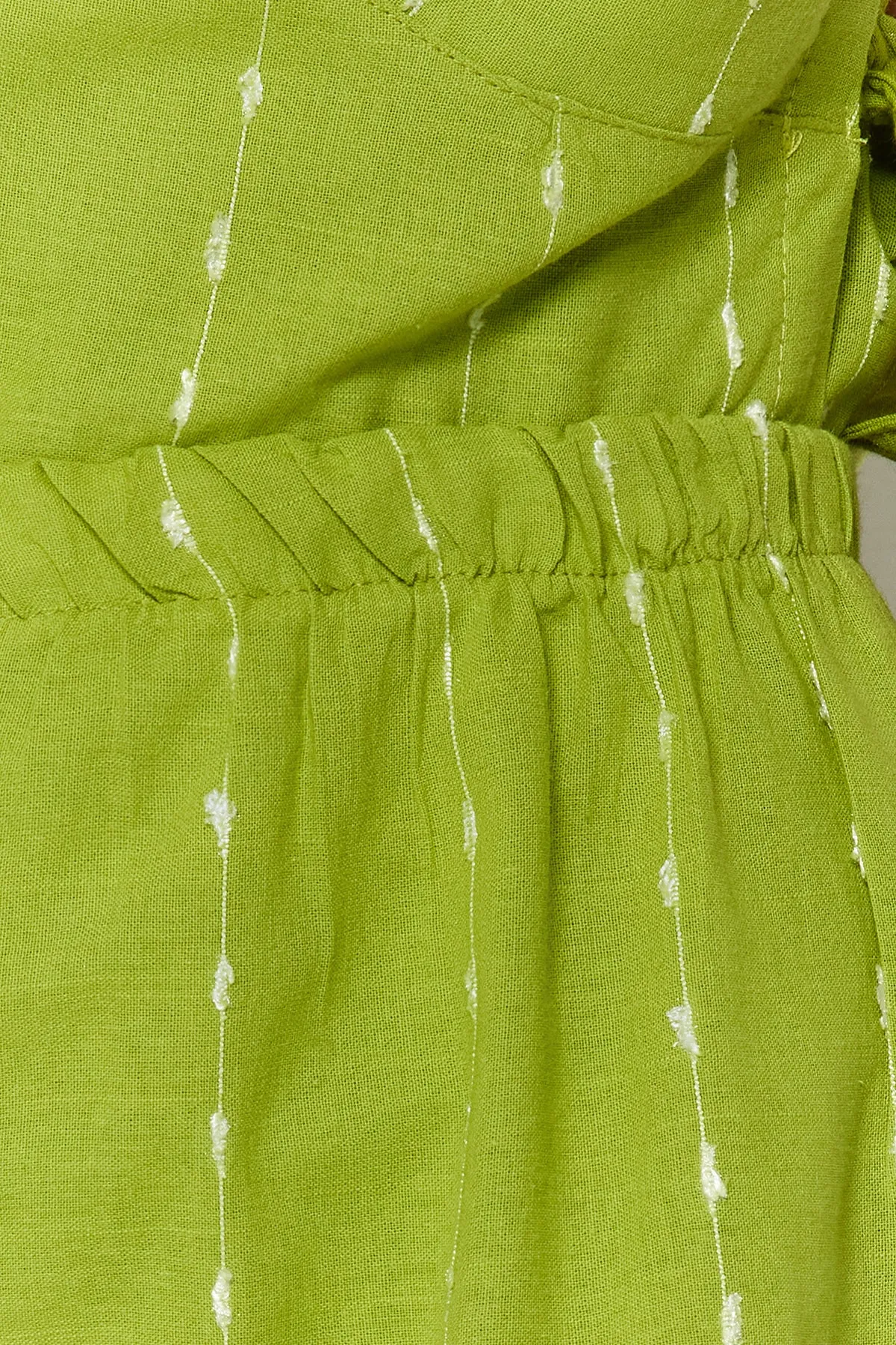 Trendyol Collection  Hellgrün gestreiftes Pyjama-Set aus 100 % Baumwolle und Viskose, weite Passform, T-Shirt und Shorts, gewebt THMSS23PT00229