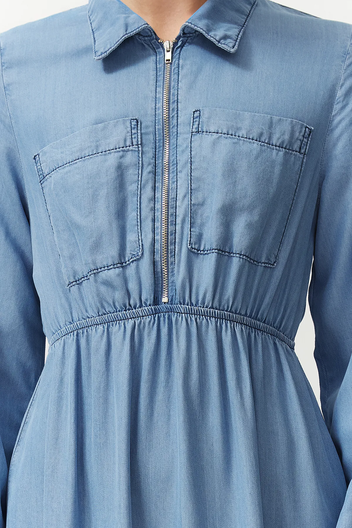 Trendyol Collection  Dunkelblaues Maxi-Jeanskleid mit Reißverschluss und Tasche TWOSS24EL00834