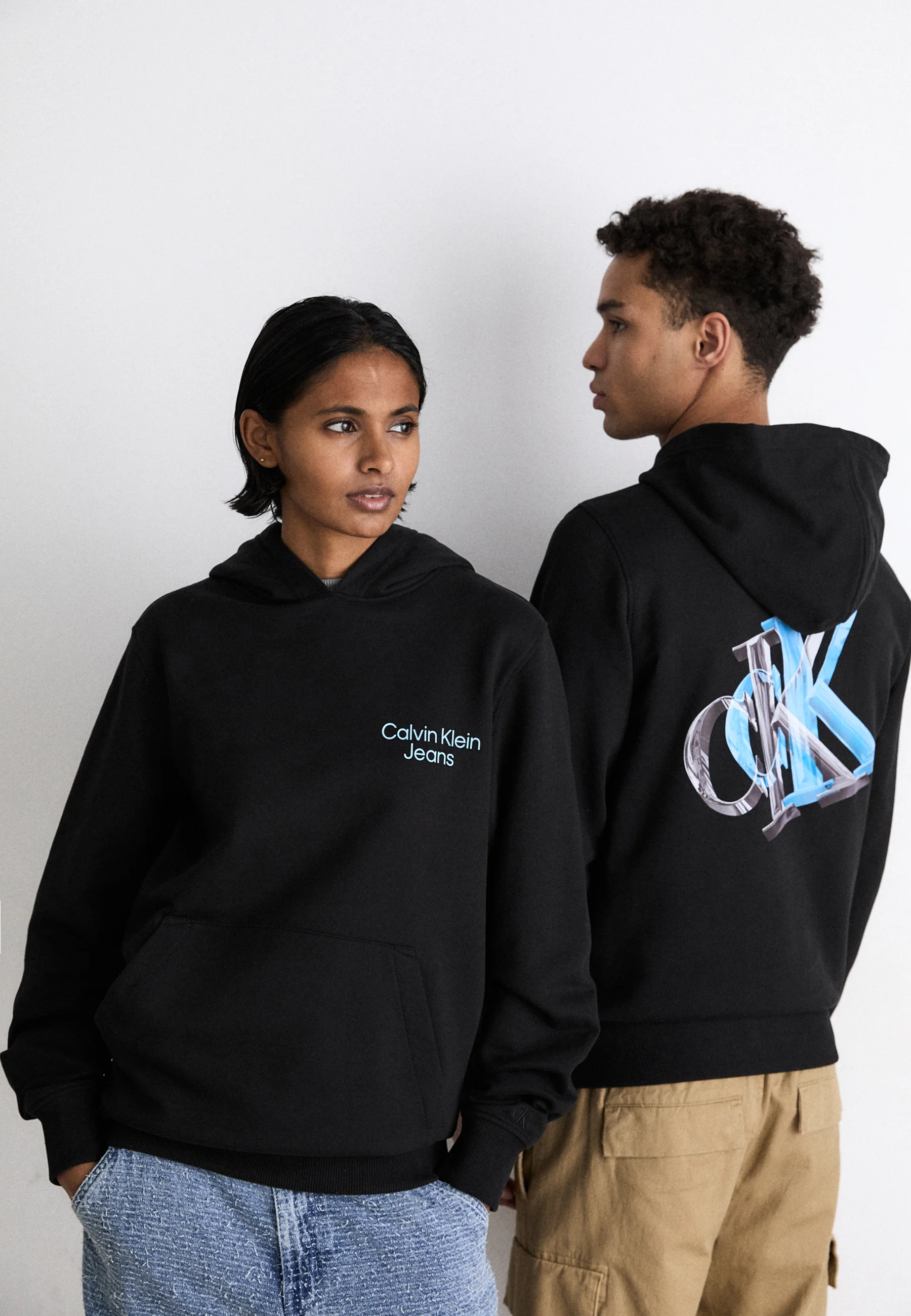 Sudadera con capucha unisex con monograma meta 3D de Calvin Klein Jeans