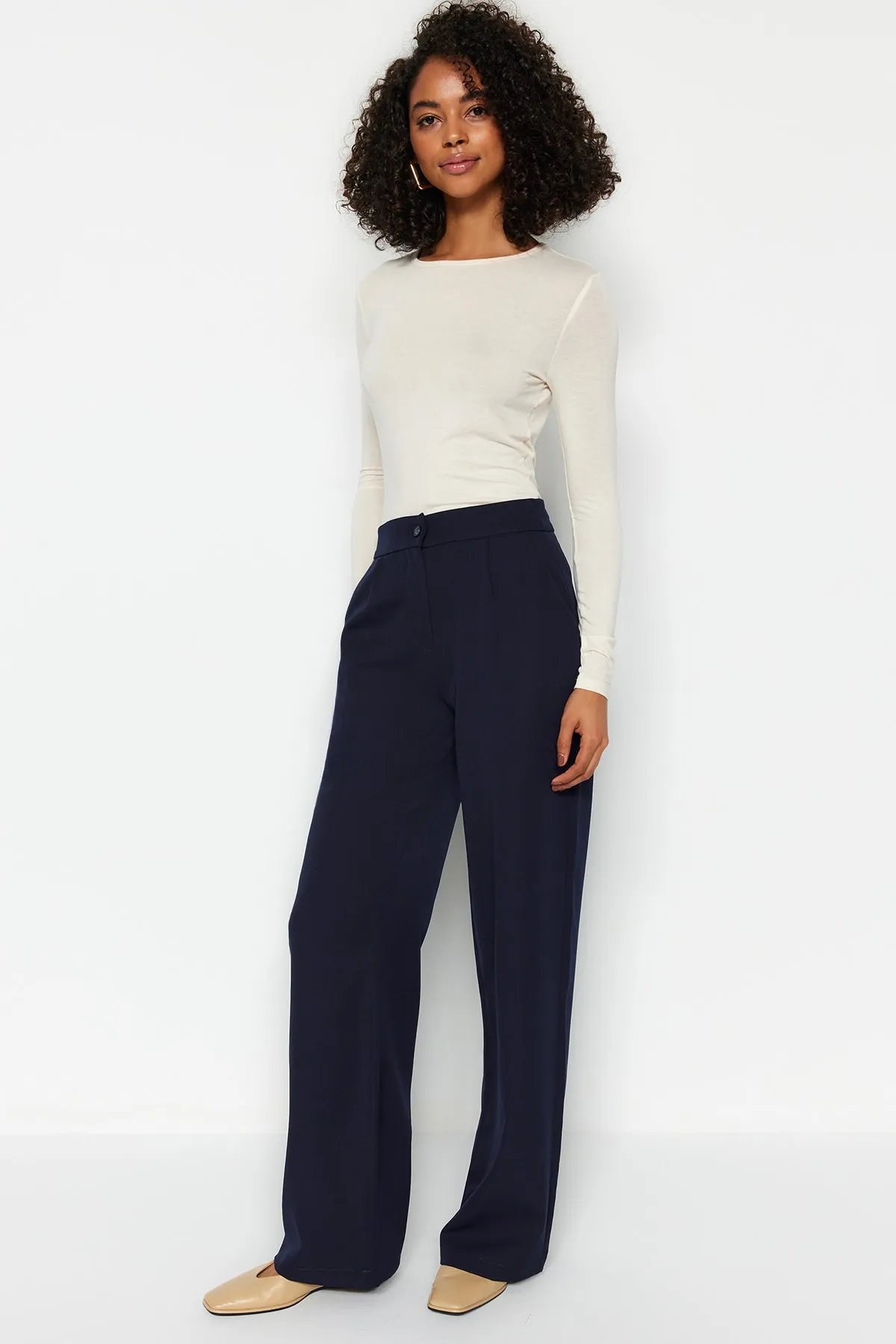 Trendyol Collection  Marineblaue Hose mit weitem Bein TWOAW22PL0139