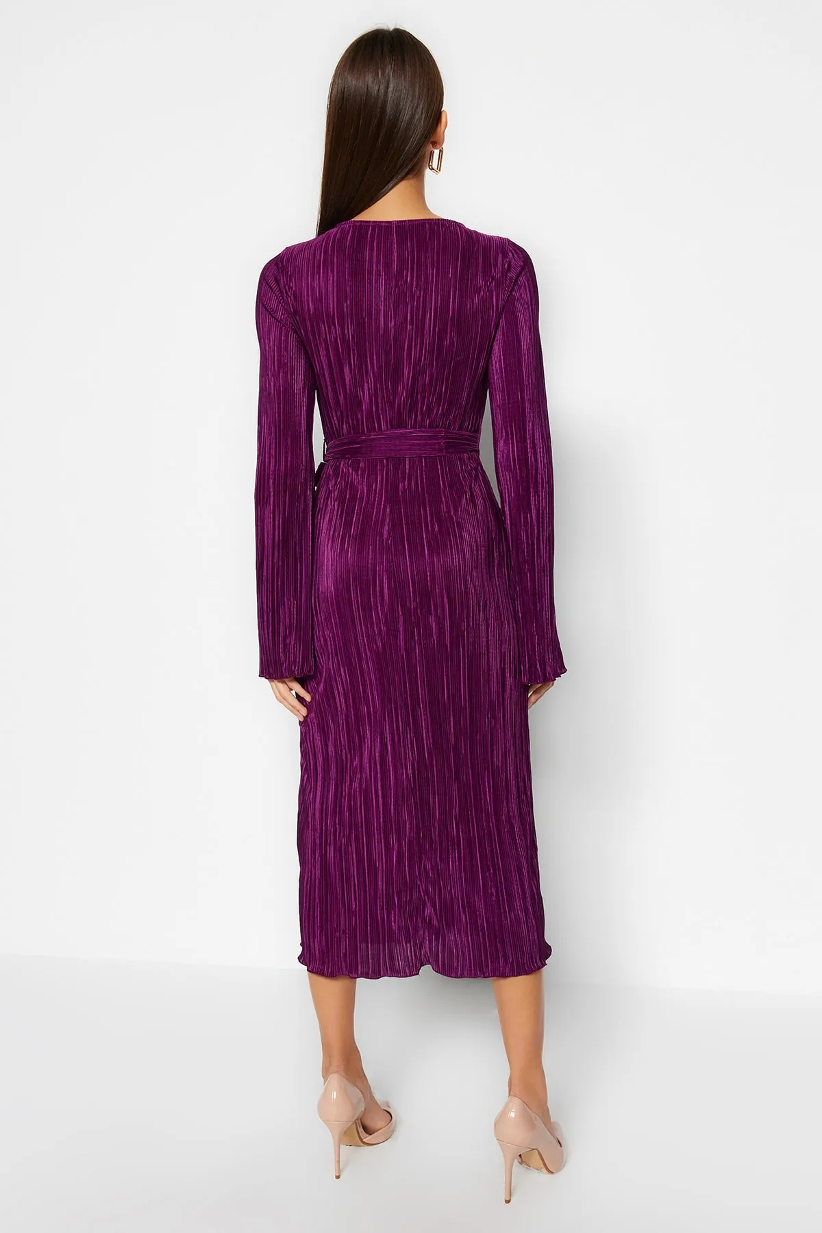 Trendyol Collection  Lila Premium-Faltenstoff, ausgestellte Ärmel, detailliertes A-Linien-Midi-Strickkleid TWOAW24EL00125
