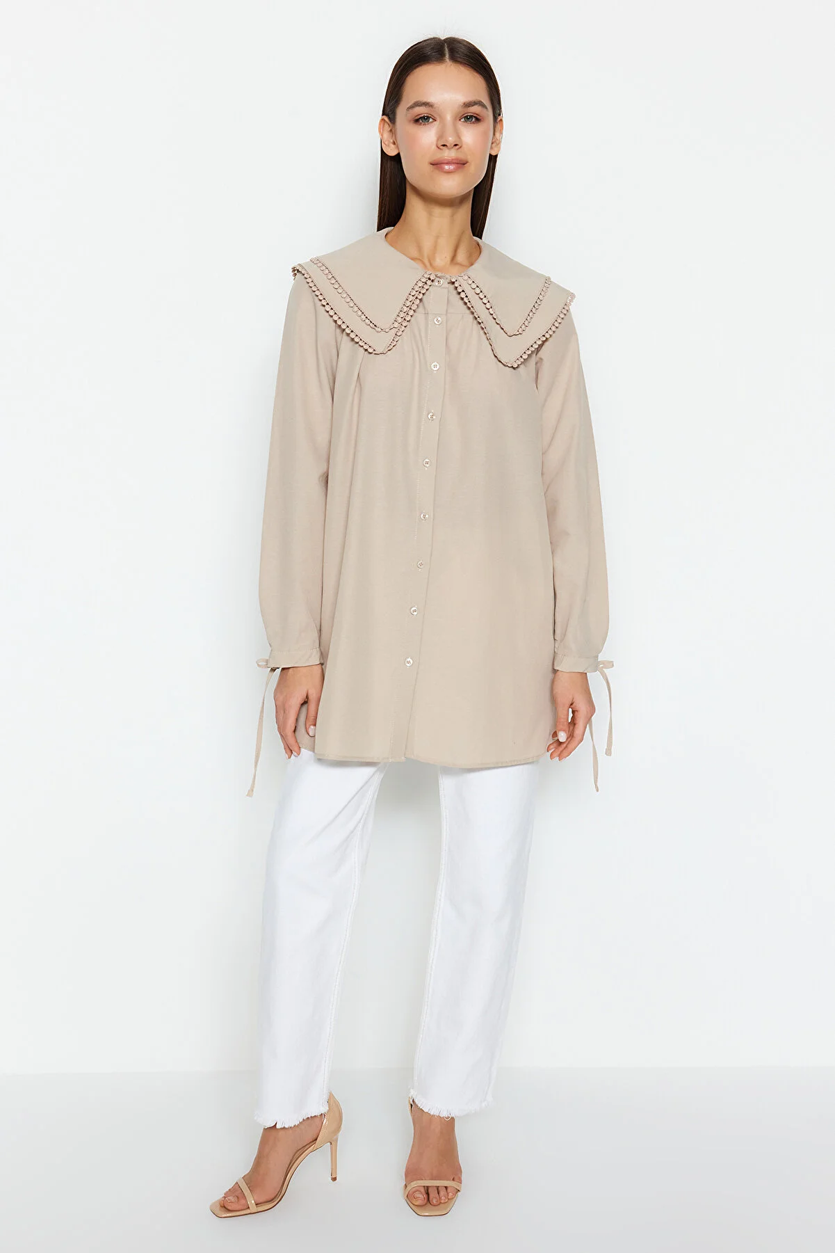 Trendyol Modest  Gewebtes Hemd mit Steinkragen und Bommeldetails TCTSS22GO0335