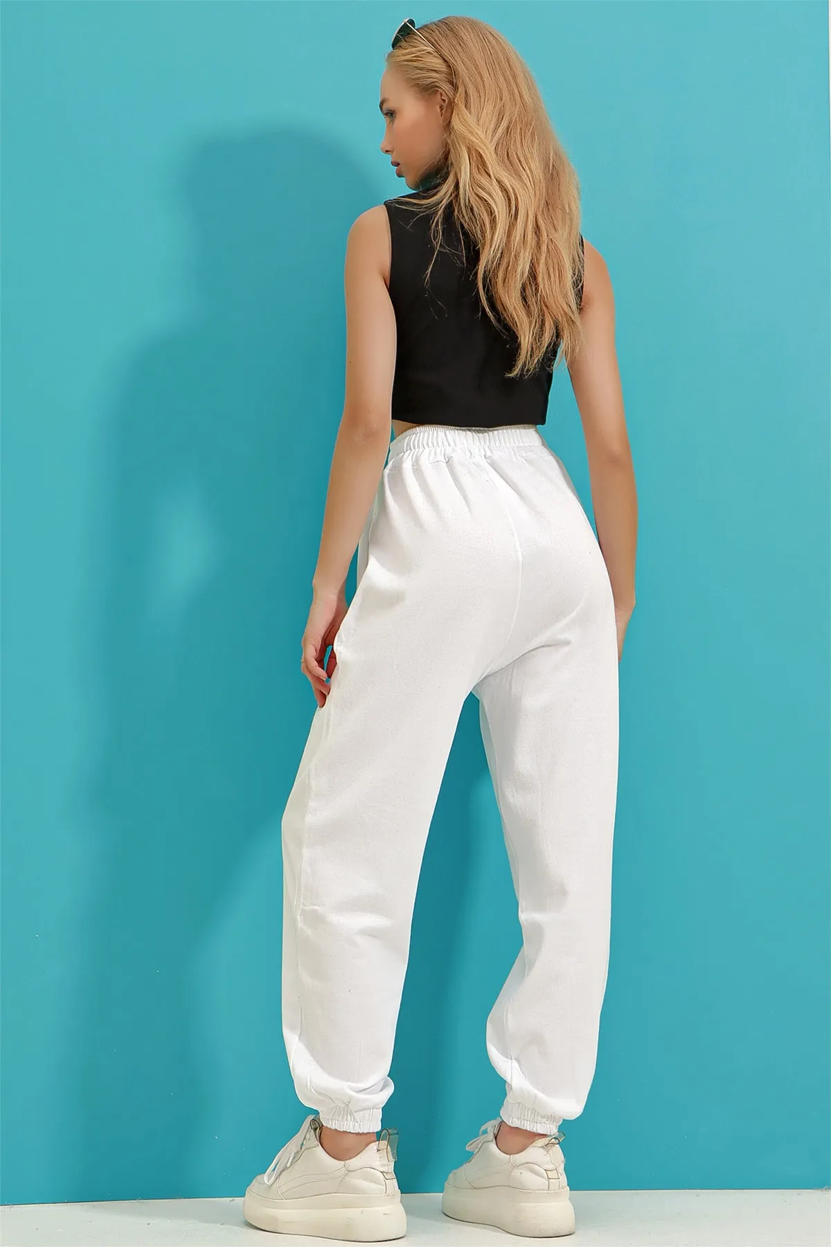Trend Alaçatı Stili  Weiße Jogginghose mit hoher Taille, Doppeltaschen und erhabenem Saum für Damen ALC-X9365