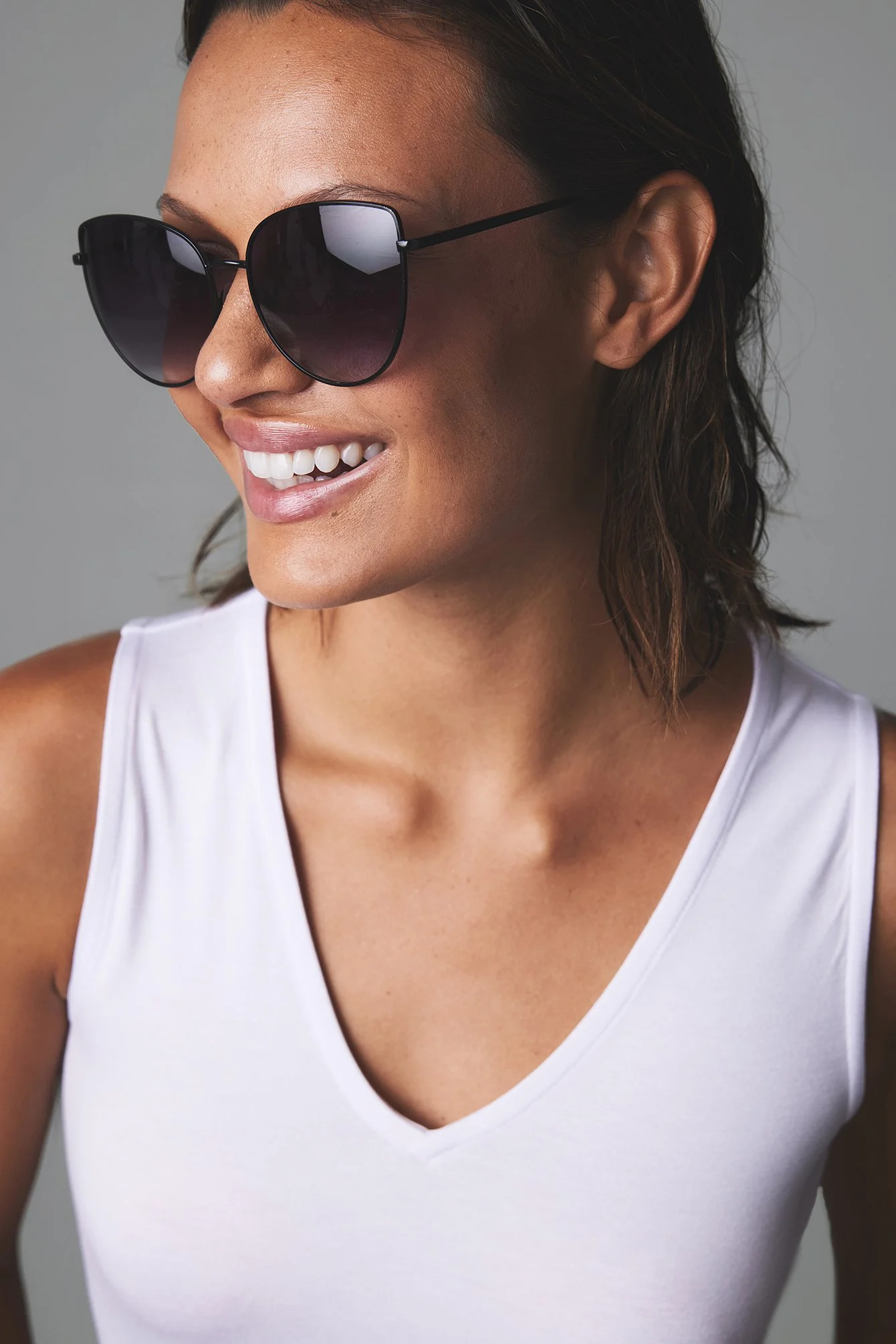 Große Cateye-Sonnenbrille mit feinem Rahmen