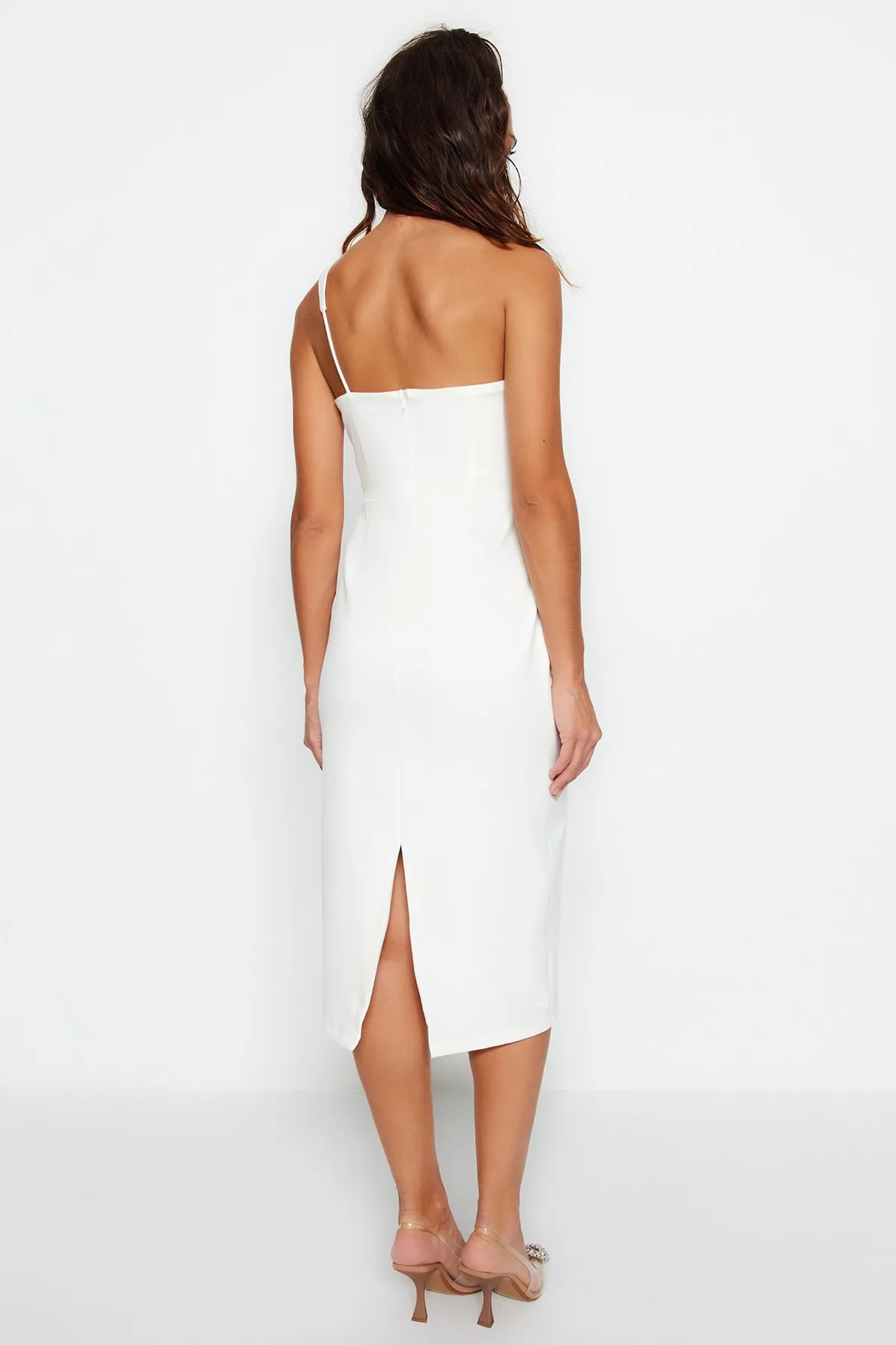 Trendyol Collection  Ecru Tailliertes, gewebtes, gefüttertes Hochzeits-/Hochzeits-Elegantes Abendkleid TPRSS23EL00575
