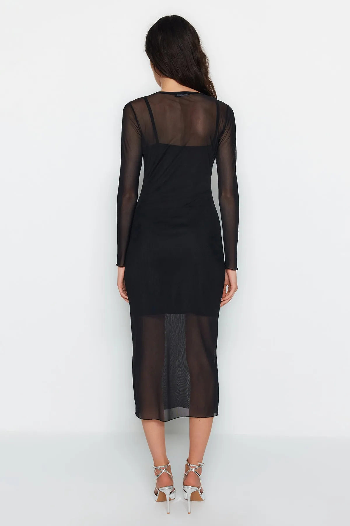Trendyol Collection  Schwarzes, mit Tüll gefüttertes, figurbetontes Midi-Strickkleid TWOAW24EL00164
