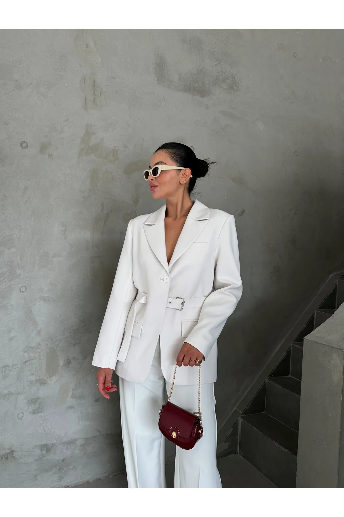 Laluvia  Weißes Set aus Jacke und Hose mit Gürtel