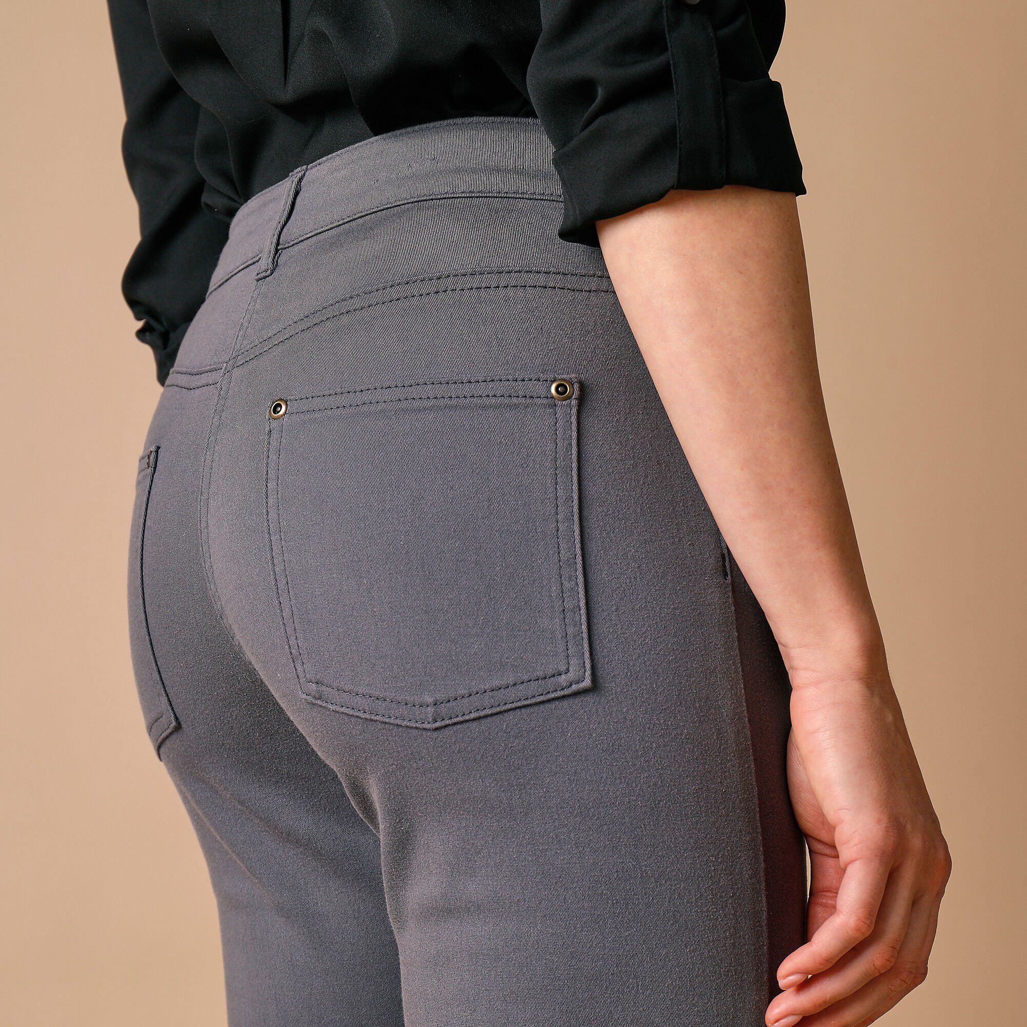 Pantalon 7/8ème fuselé stretch uni