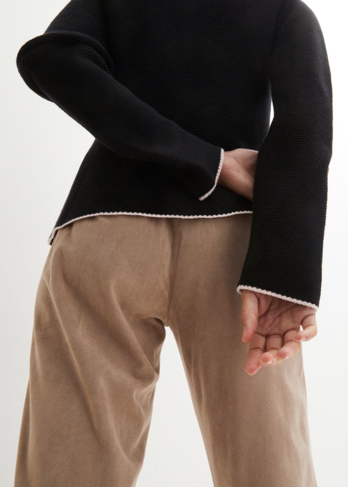 Hübsche Trachten-Strickjacke mit Stickerei
