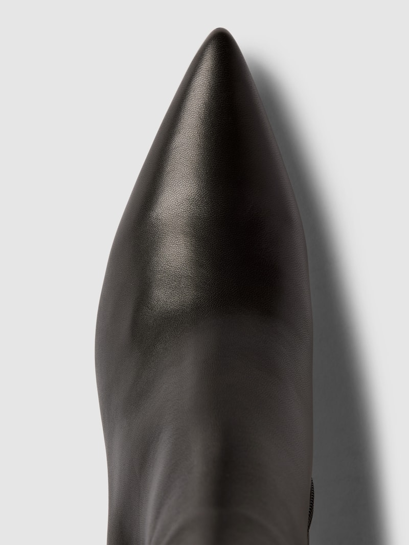 Stiefeletten mit Reißverschluss in schwarz
