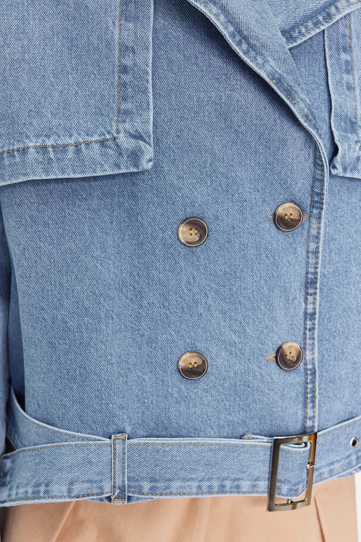 Trendyol Collection  Blauer, kurzer Denim-Trenchcoat mit Gürtel TWOSS24CE00015