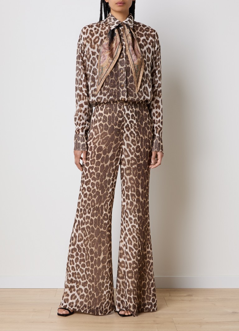 Pantaloni Zimmermann cu talie înaltă și croială largă, cu imprimeu leopard.