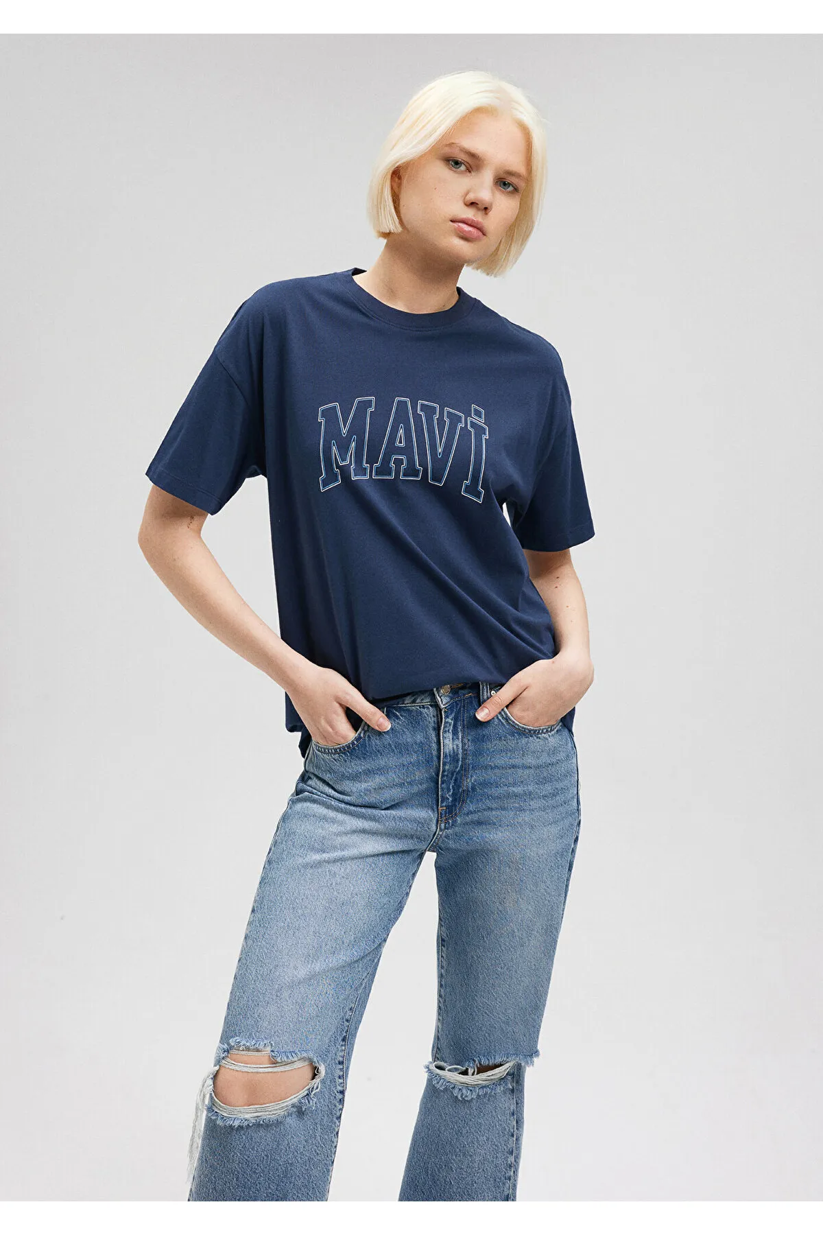 Mavi  Marineblaues T-Shirt mit Logo-Print, reguläre Passform / normaler Schnitt 1611193-70488