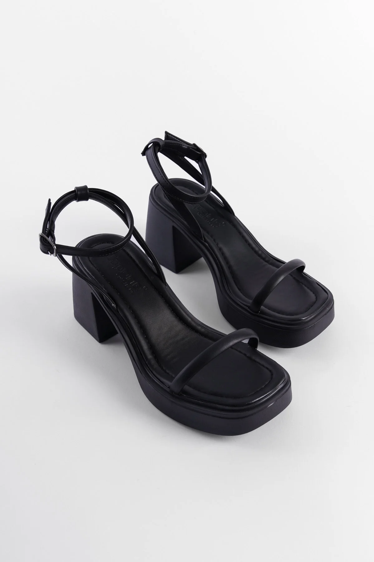 Capone Outfitters  Sandalette - Schwarz - Plateau Absatz