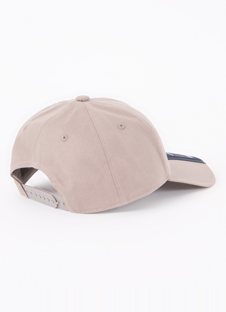 Armani Exchangen baseball-lemmikki logolla