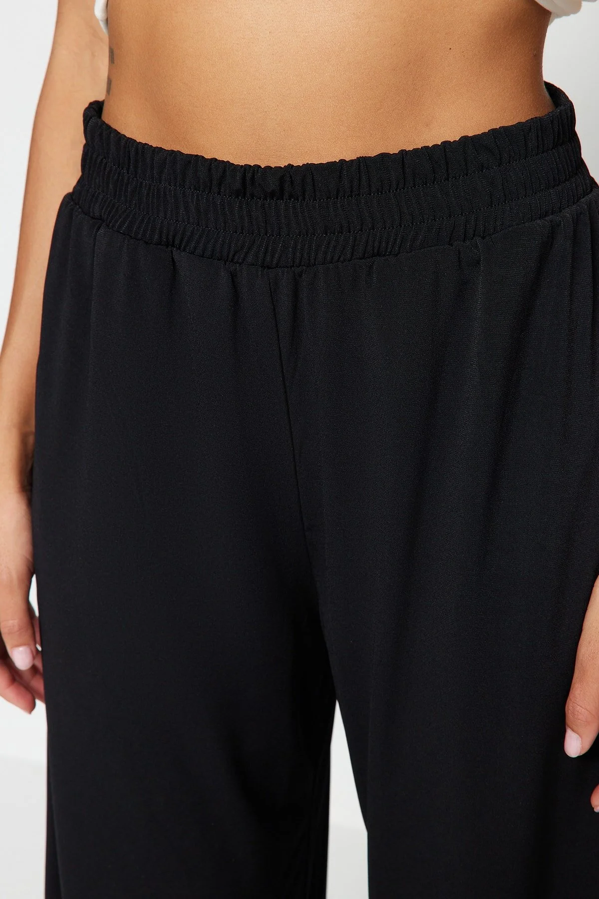 Trendyol Collection  Schwarze, weit geschnittene, locker geschnittene, dehnbare Strickhose mit hoher Taille TWOSS23PL00129