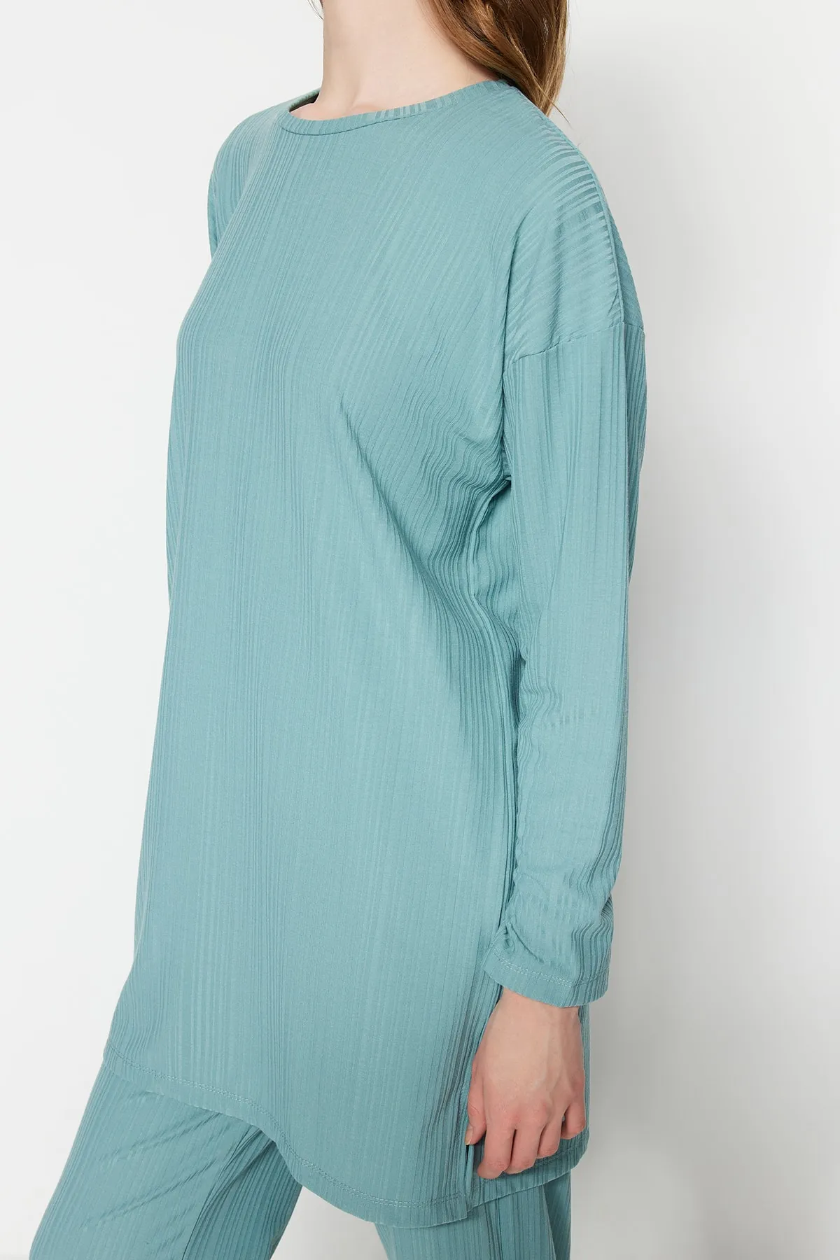 Trendyol Modest  Mintgrünes, plissiertes Tunika-Hosen-Strickset TCTSS23US00009