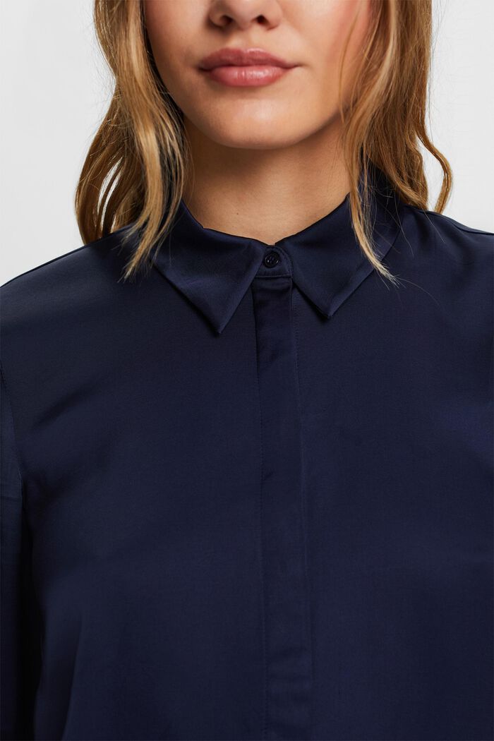 Bluse in Satinoptik