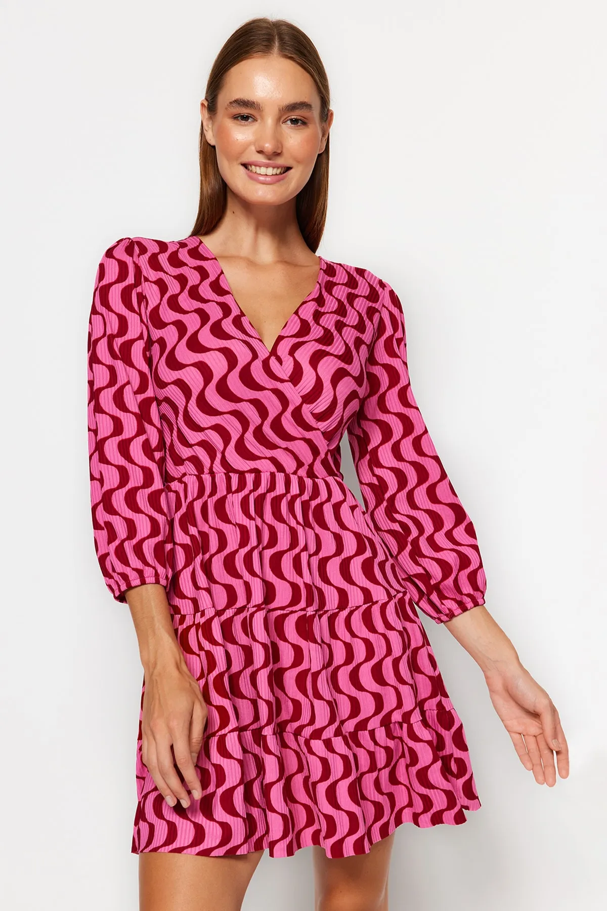 Trendyol Collection  Rotes Retro-bedrucktes Skater-/Zweireiher-Mini-Stretch-Strickkleid mit Ausschnitt TWOAW22EL0104