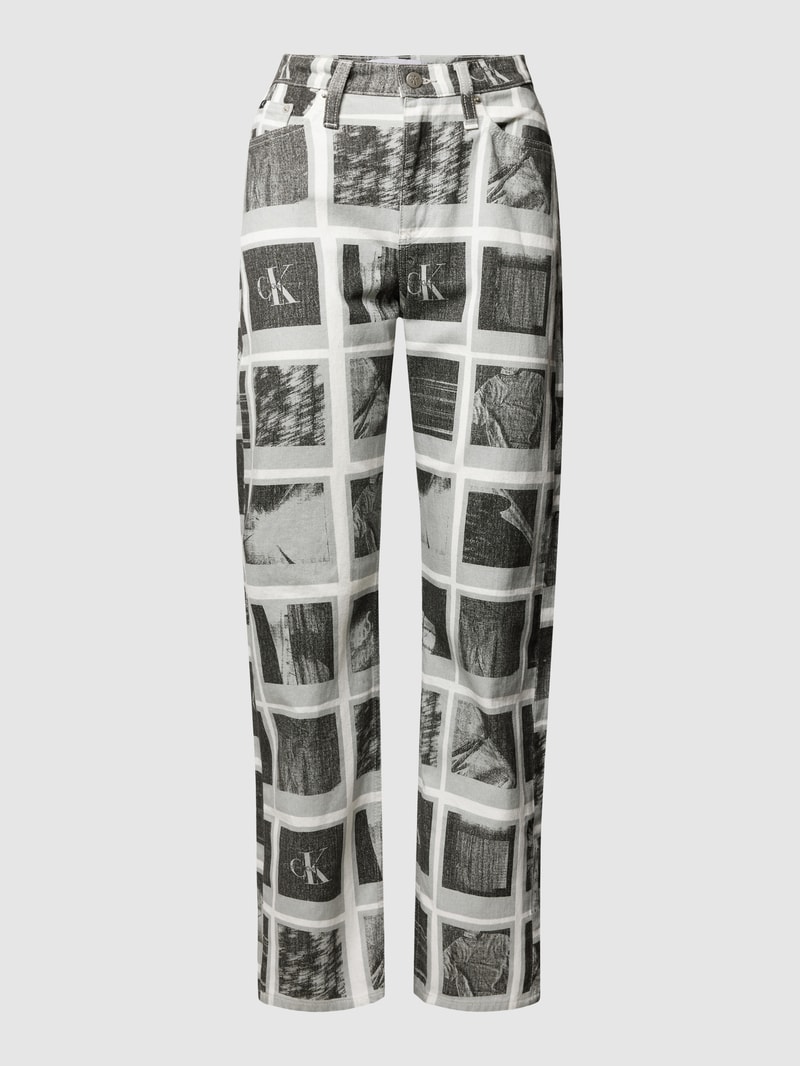 Jeans mit Label-Patch aus Leder in offwhite