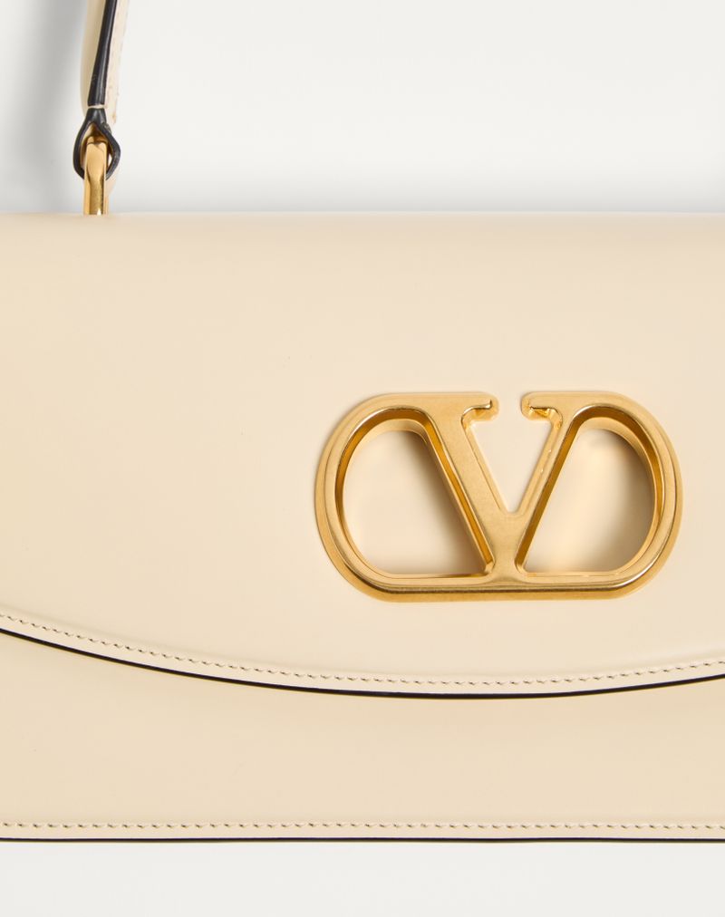 Bolsa Valentino Garavani Vain em couro de bezerro brilhante com alça.