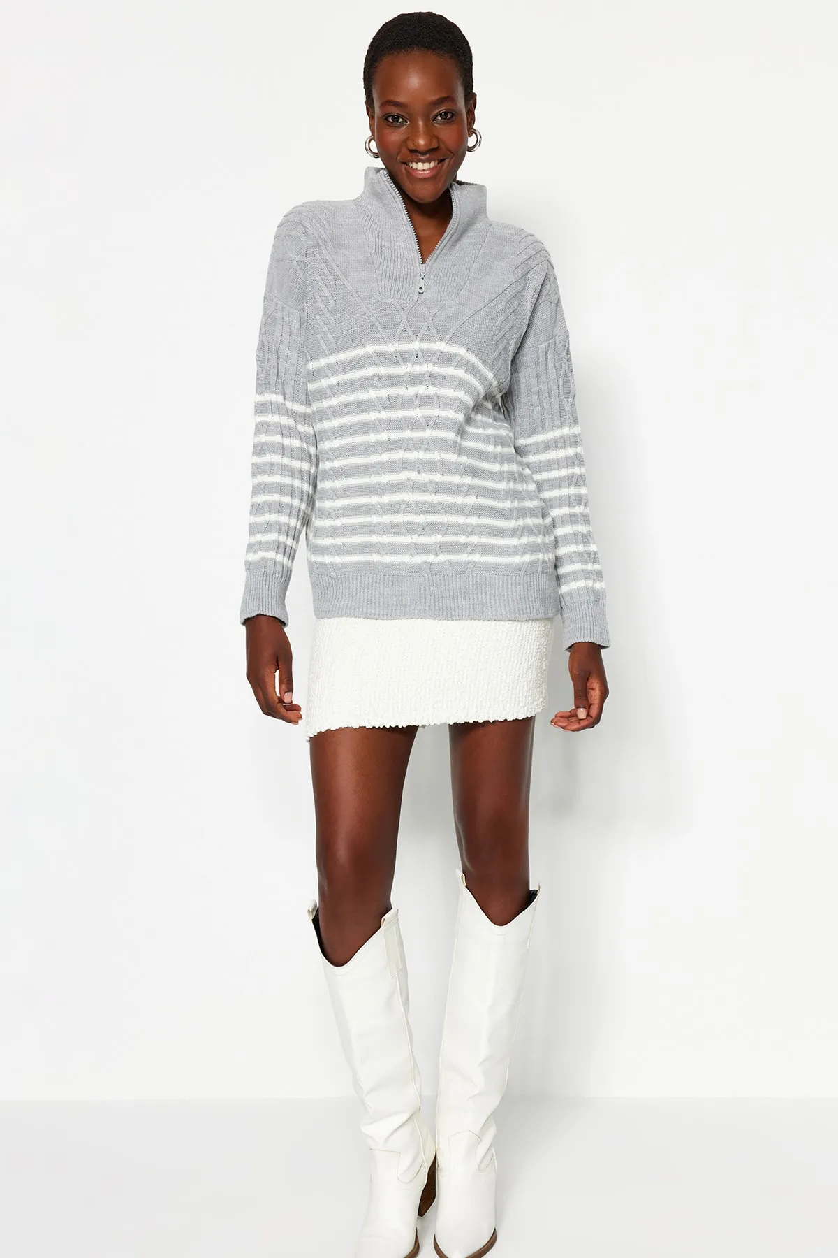 Trendyol Collection  Grauer Strickpullover mit weiter Passform TWOAW22KZ0020