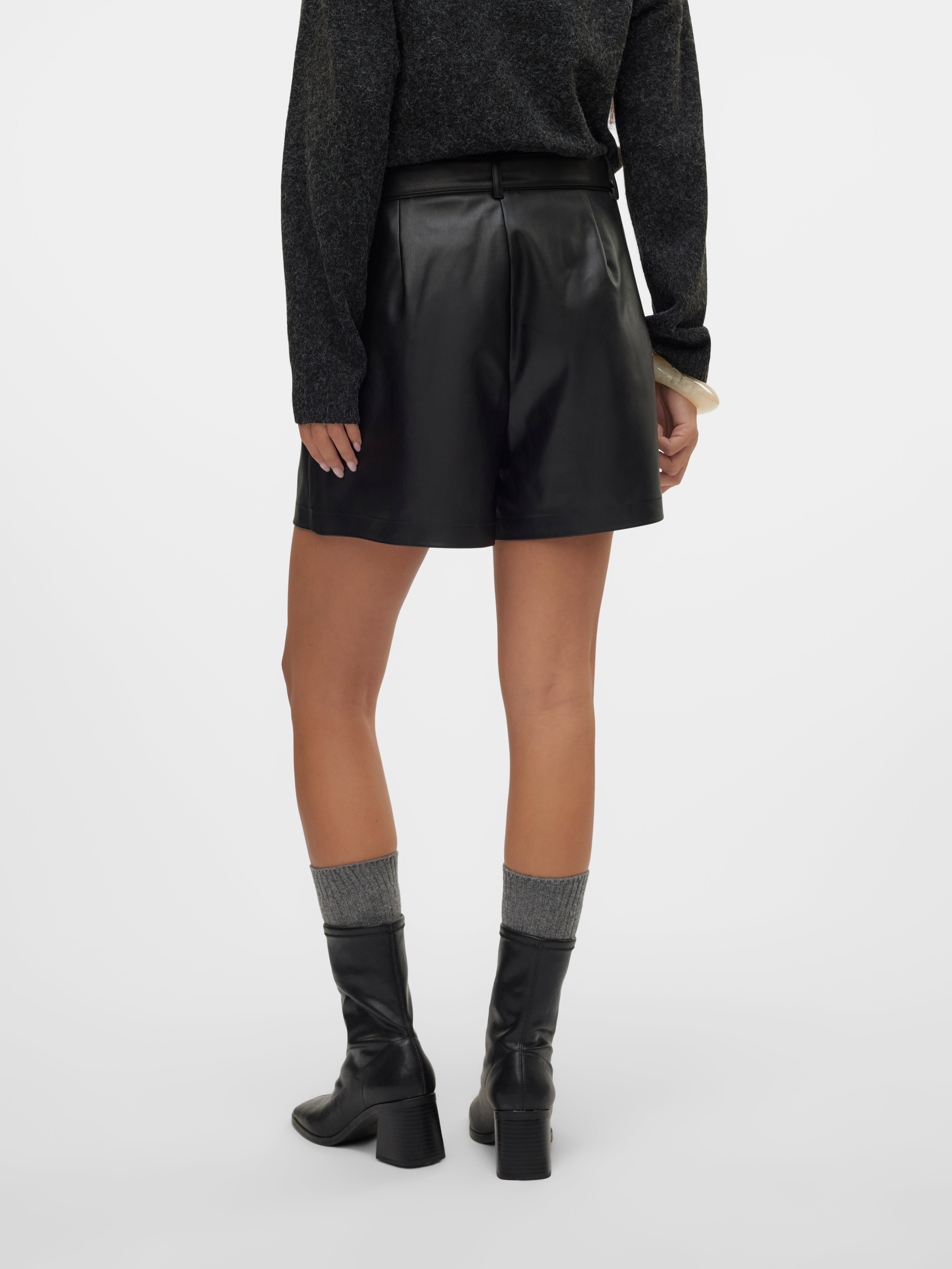 VMCAIAELLY Shorts