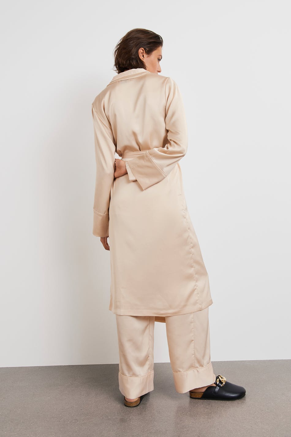 Nicole satin robe