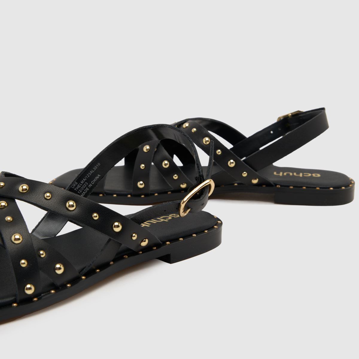 Černé sandály s cvočky Schuh Thelma