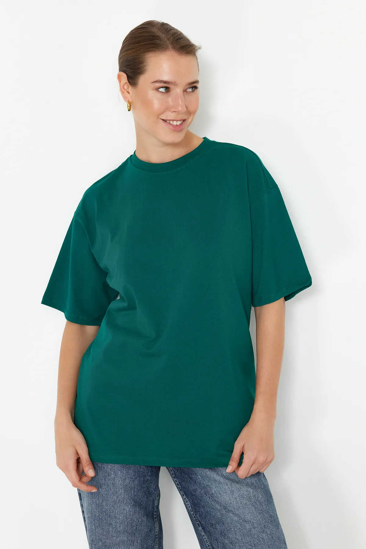 Trendyol Collection  Smaragdgrünes, 100 % Baumwolle, Premium-Übergröße/weite Passform, Rundhalsausschnitt, Strick-T-Shirt TWOSS23TS00040