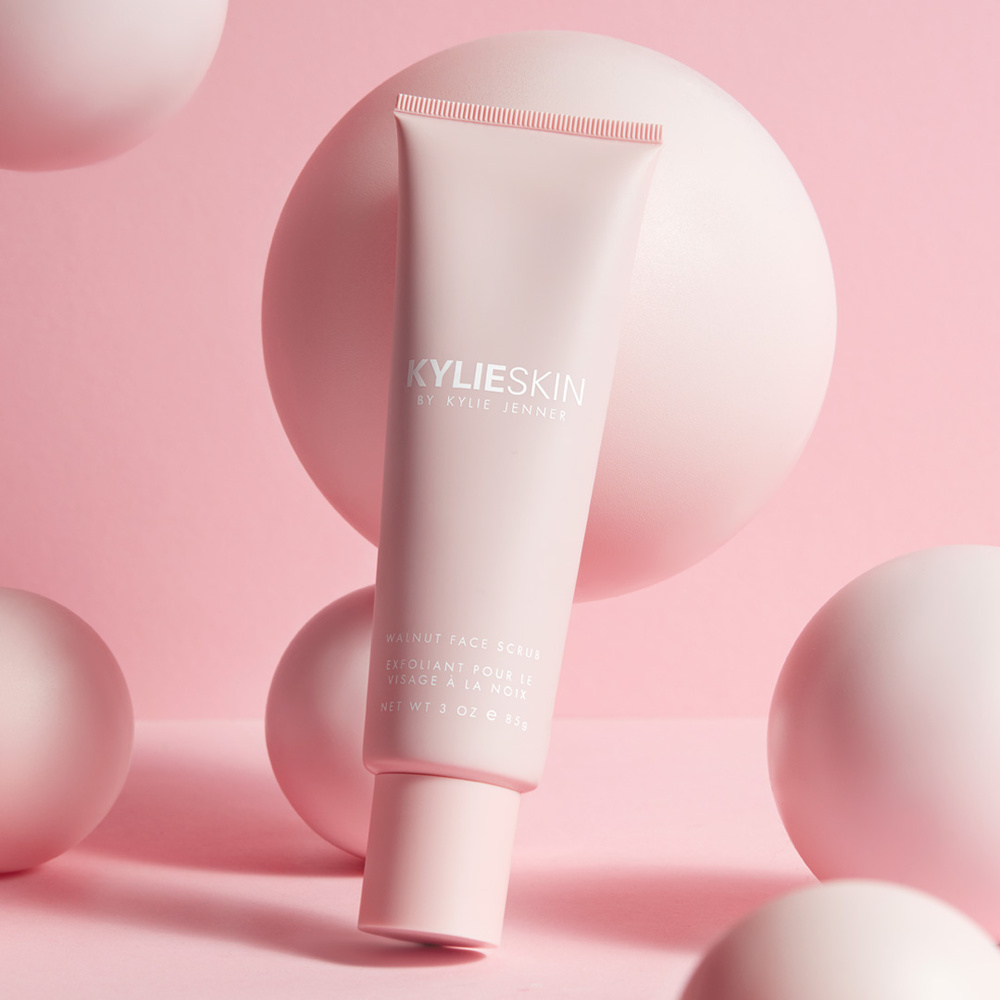 kylie by kylie jenner Gommage visage aux noix Gommage Visage