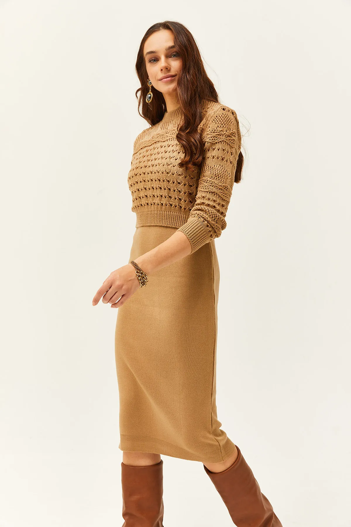 Olalook  Damen-Keksstrickkleid mit dünnen Trägern, durchbrochener Pulloveranzug TKM-19000241