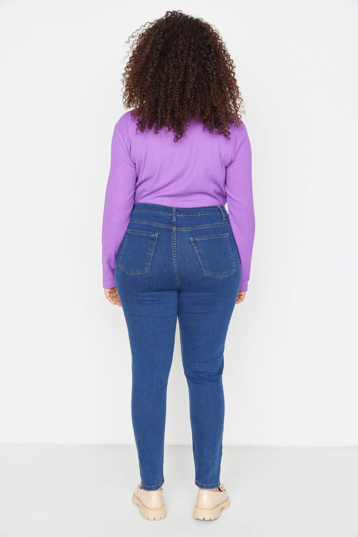 Trendyol Curve  Blaue, hoch taillierte, dehnbare Röhrenjeans TBBSS22JE0075