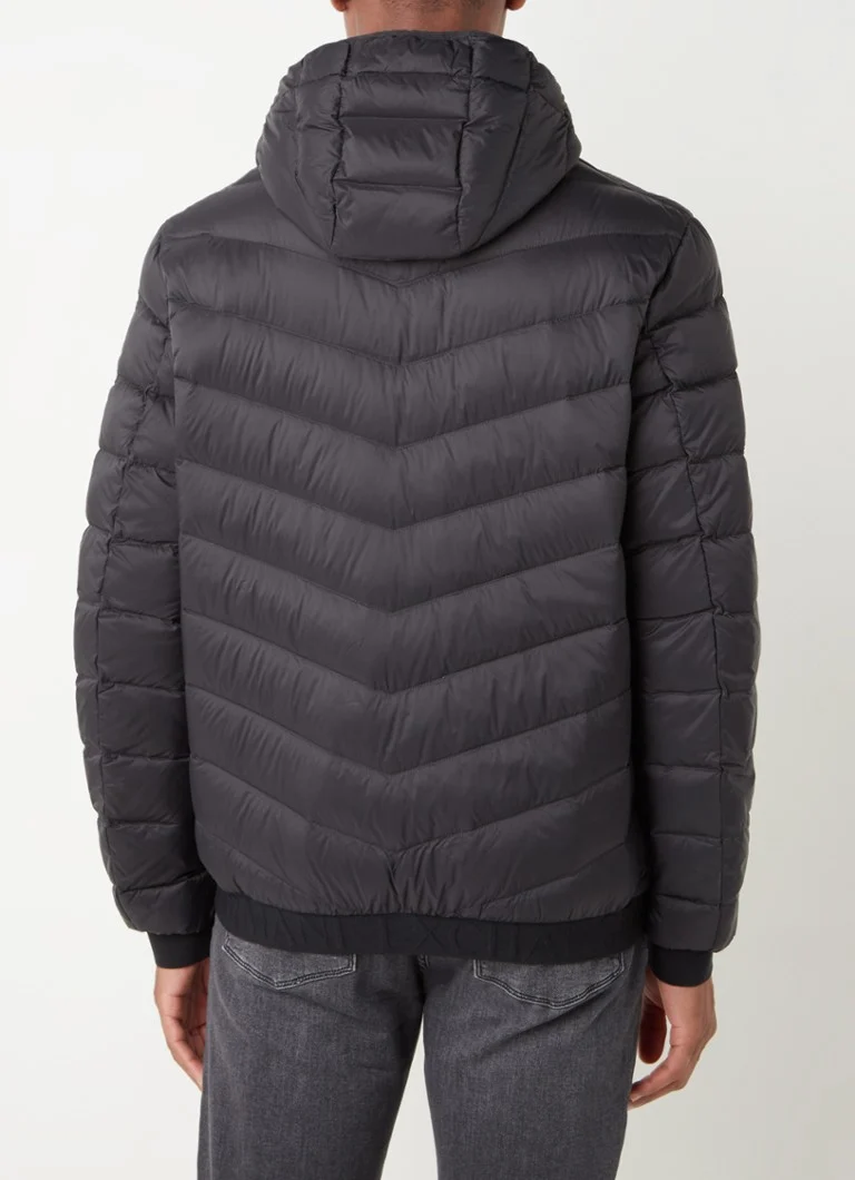Giacca trapuntata Armani Exchange con imbottitura in piuma e tasche con cerniera.