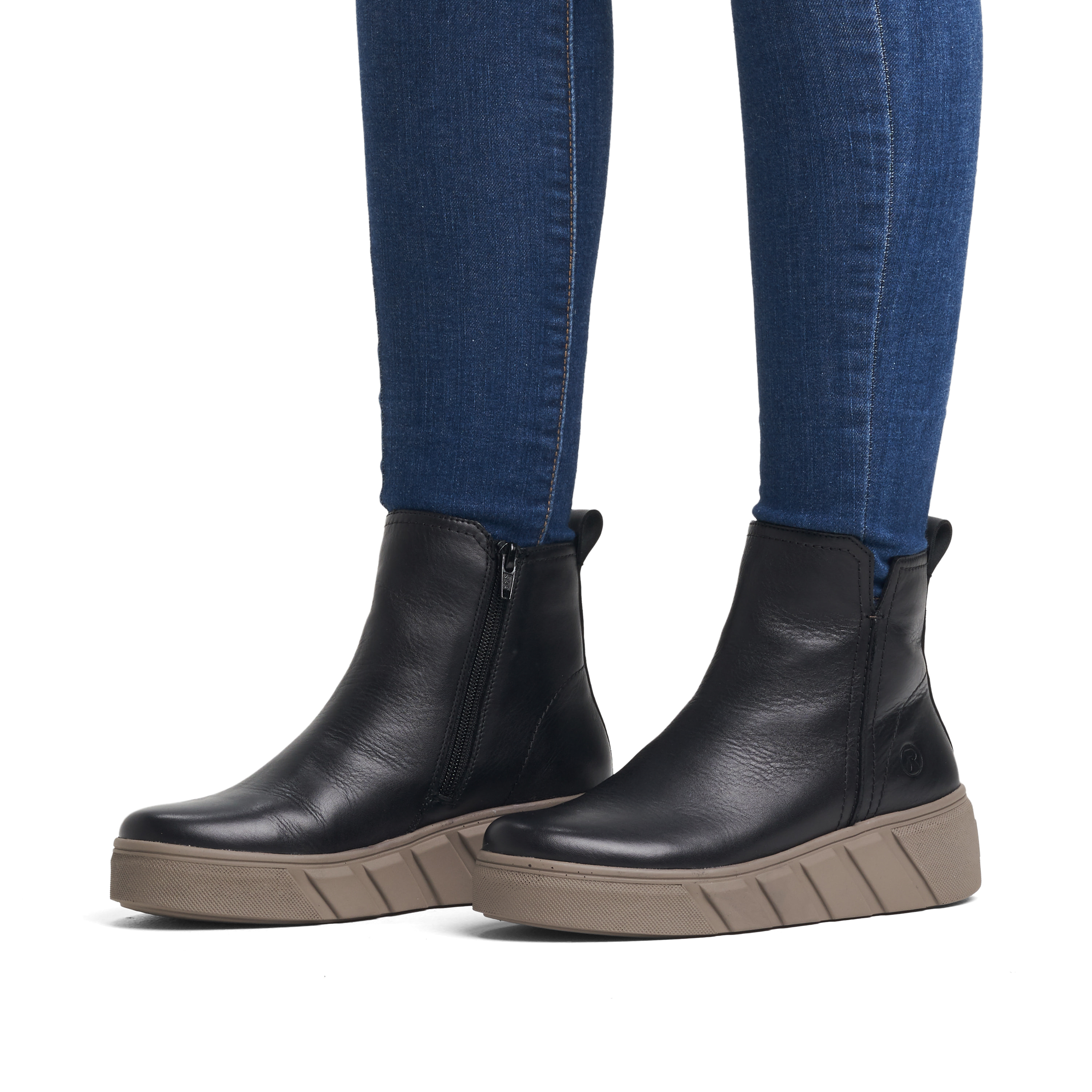 Rieker Damen Kurzstiefel deep black