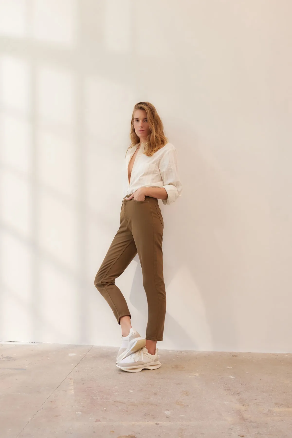 Trendyol Collection  Grüne, nachhaltigere Mom-Jeans mit hoher Taille TWOAW23JE00389