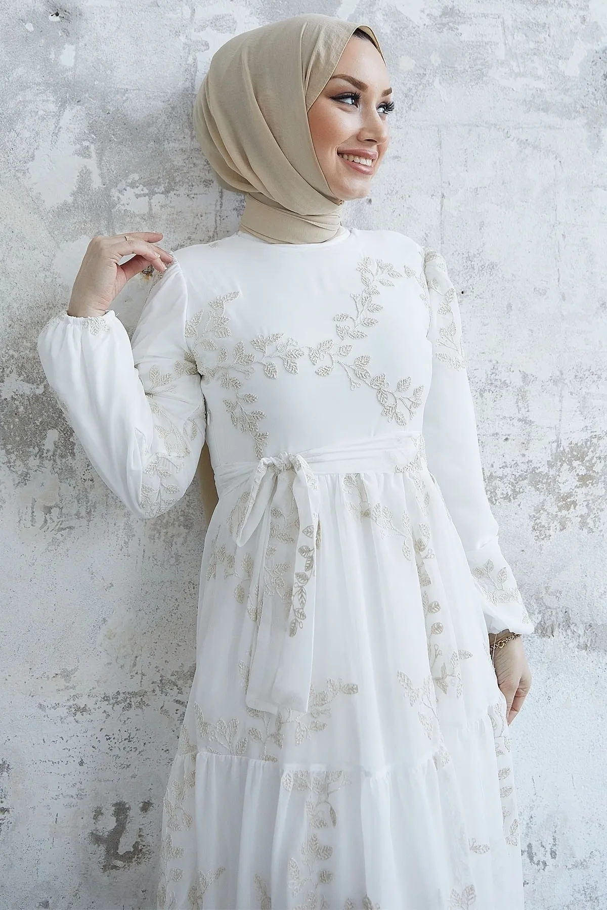 InStyle  Miles Leaf besticktes Chiffonkleid – Weiß