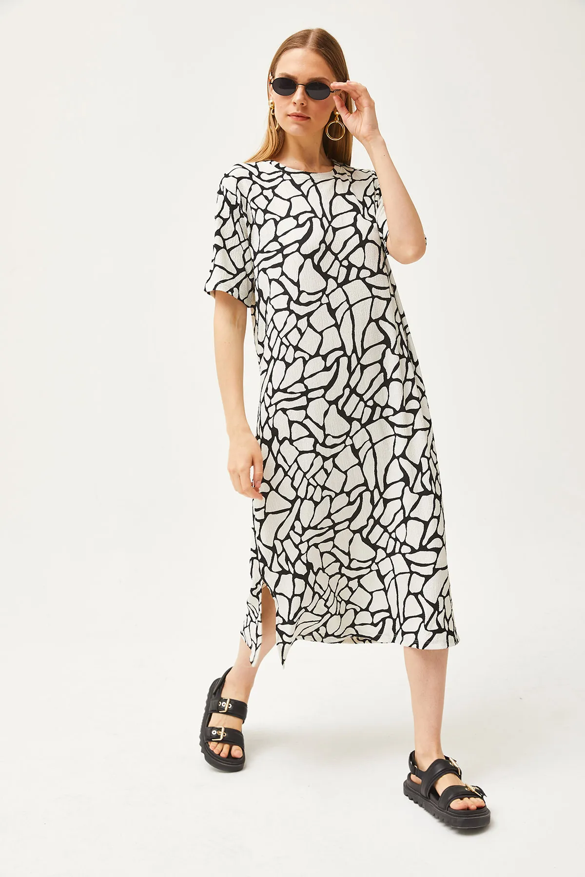 Olalook  Bürümcük Stone Ecru Oversize-Kleid mit Seitenschlitz ELB-19001880