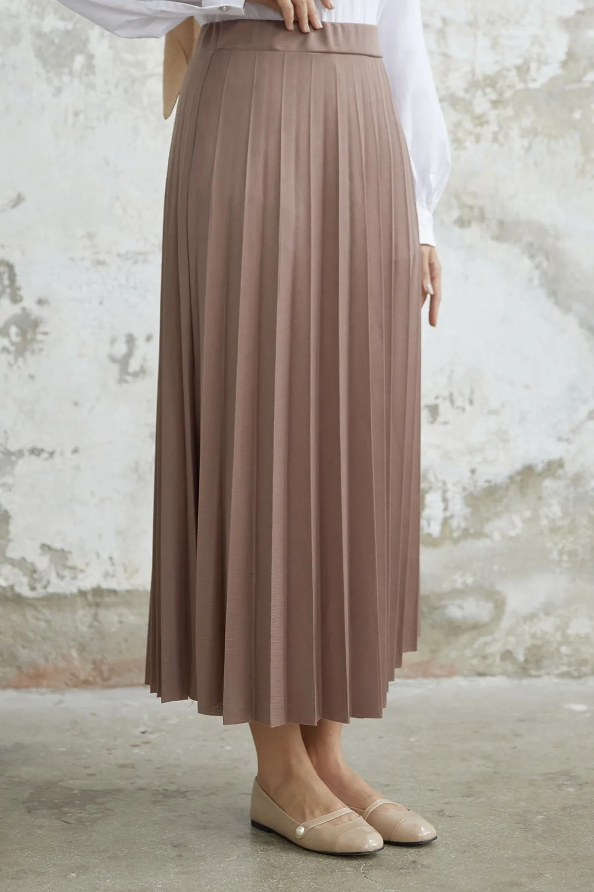 InStyle  Luisa Taillen-elastischer Faltenrock – Milchbraun