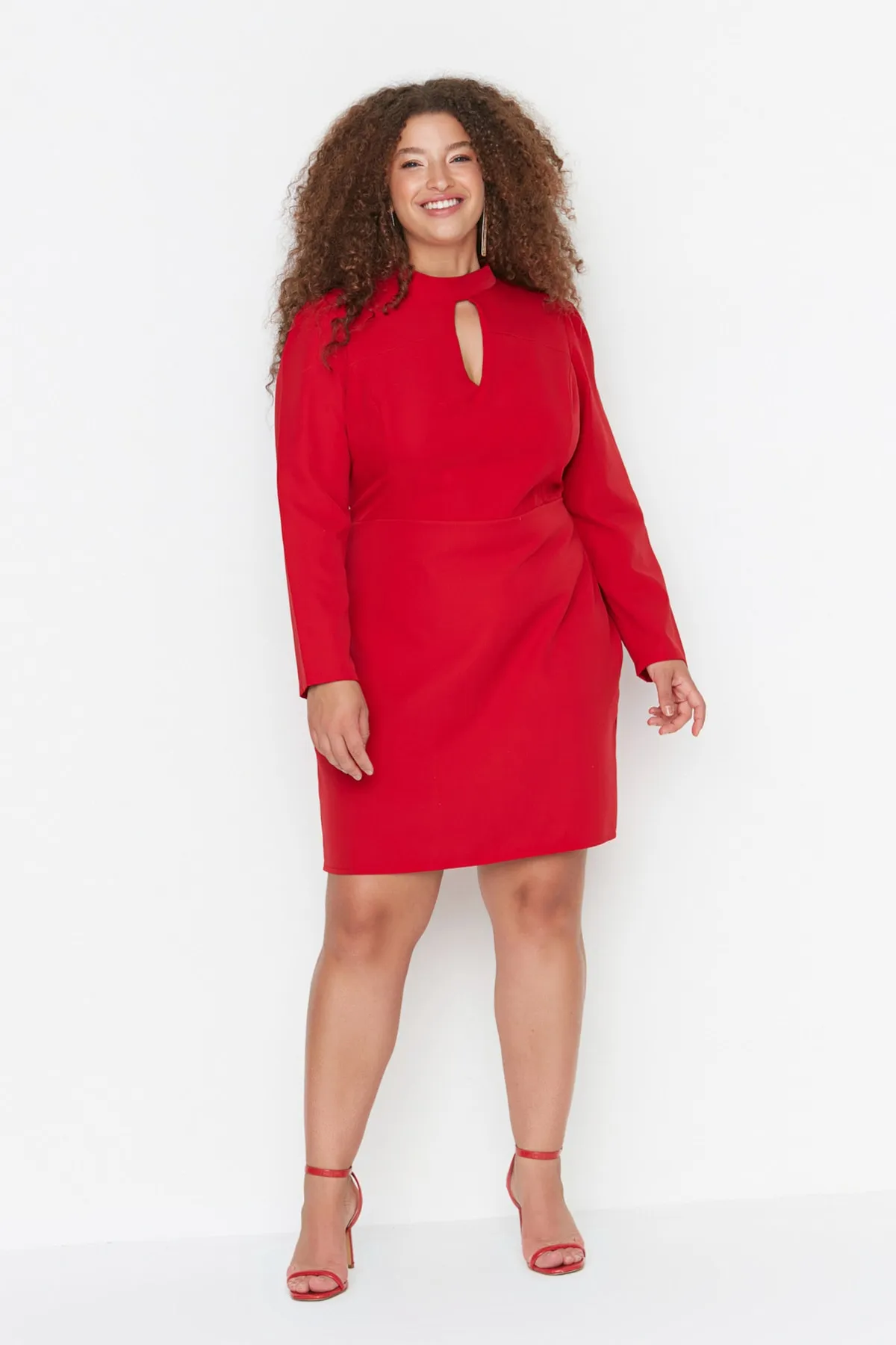 Trendyol Curve  Rotes, gewebtes Kleid mit Kragen und detailliertem Kragen