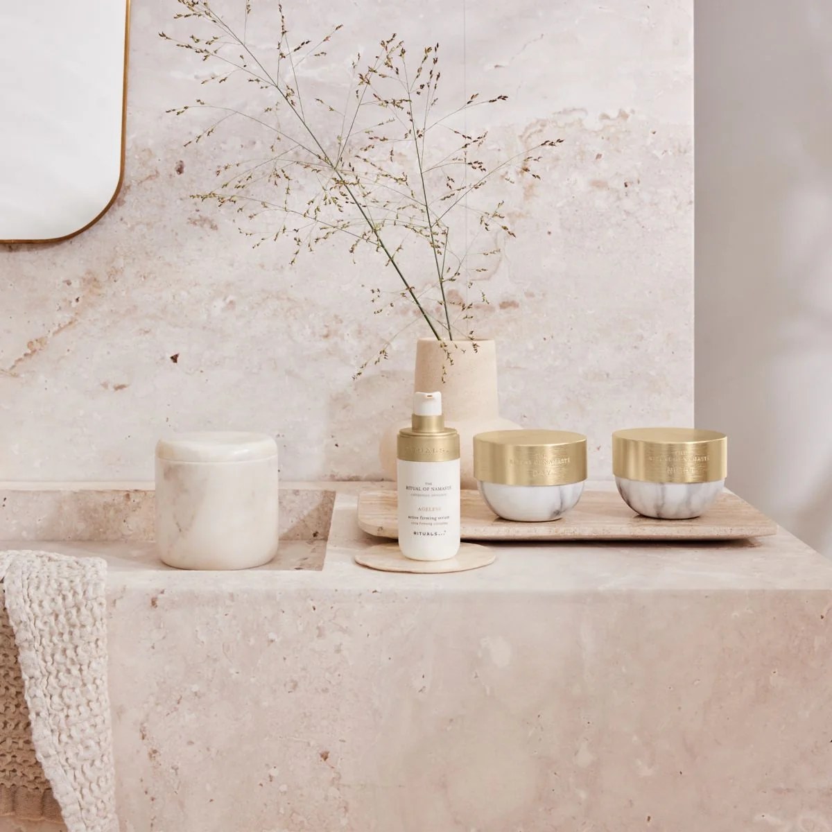 Crema de día reafirmante antiedad Ritual of Namaste - Crema de día antiarrugas