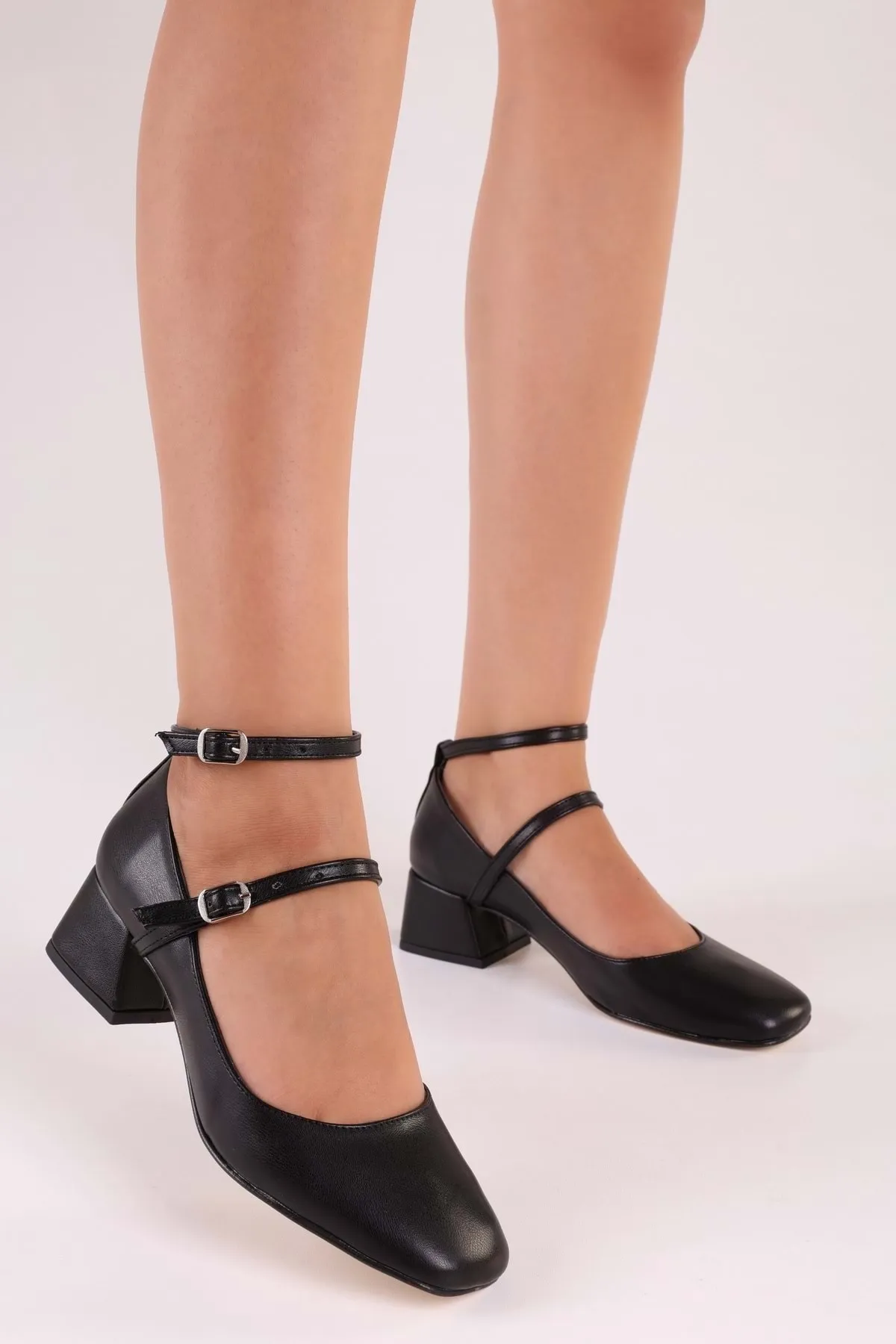 Shoeberry  Damenschuhe Linnie Black Skin mit dickem Absatz Black Skin