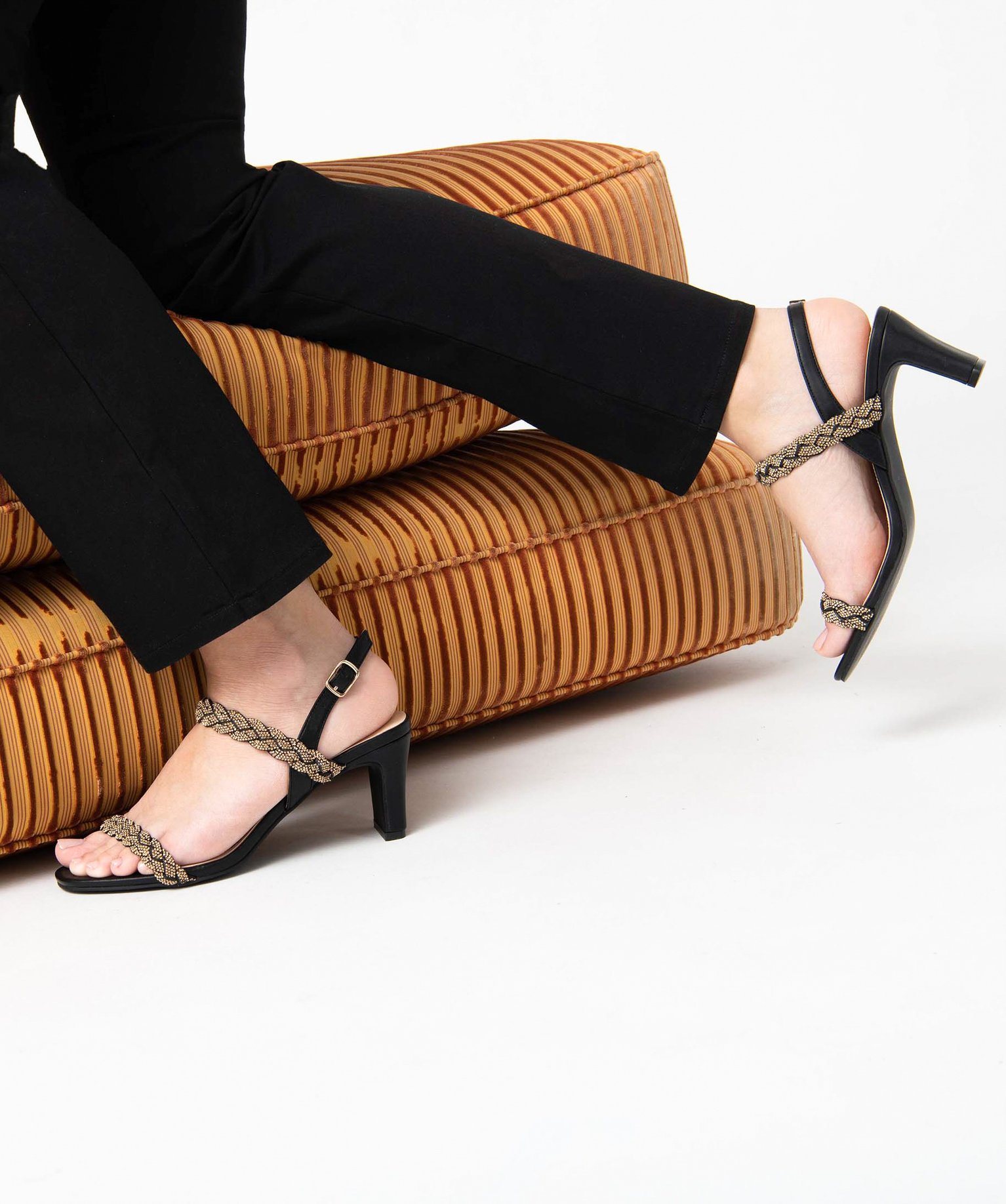 Sandales femme à talon et brides tressées en strass noir | GEMO