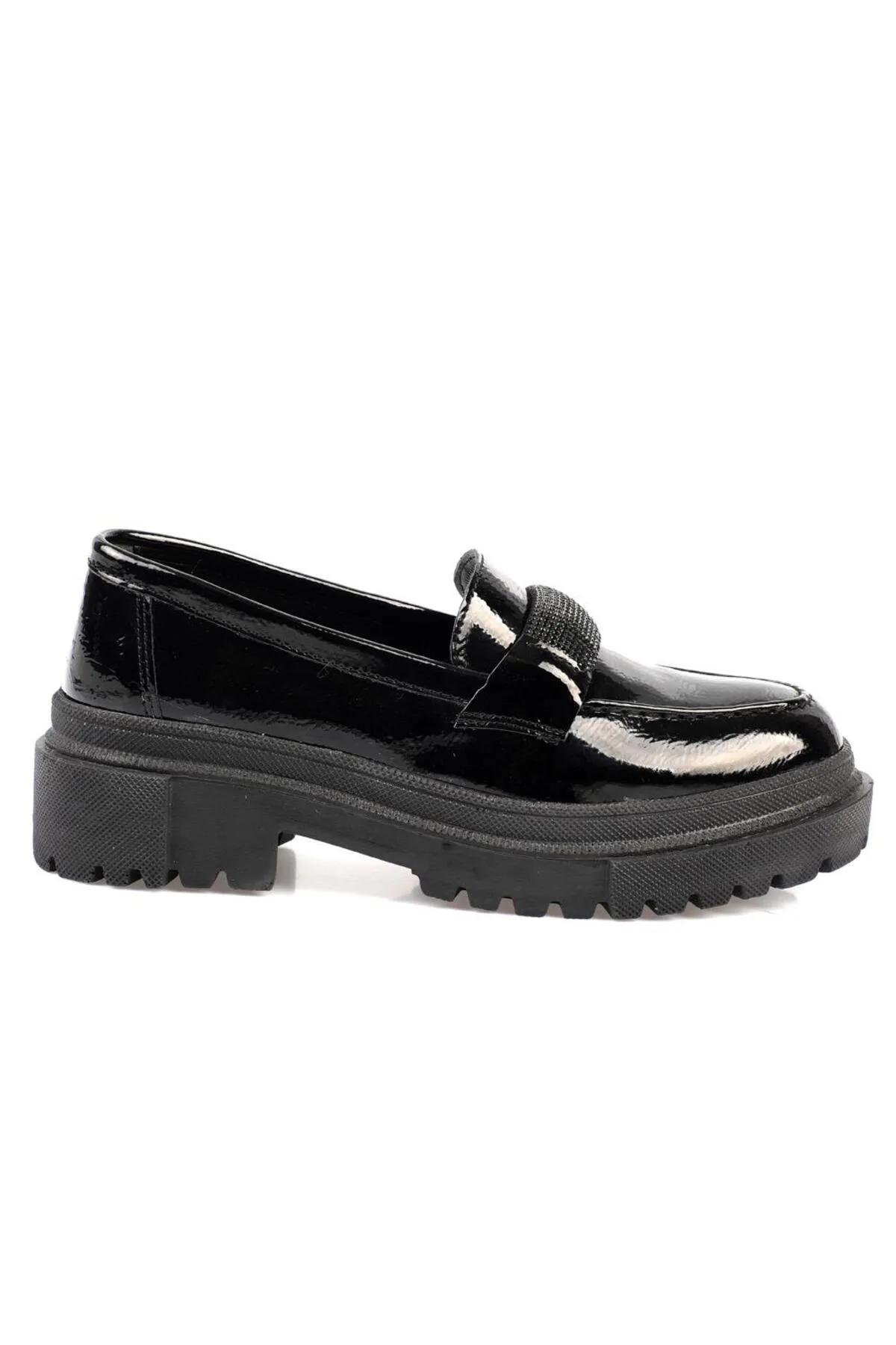 Capone Outfitters  Capone Damen-Loafer mit ovaler Zehenpartie, Steinschnalle und Trac-Sohle, faltiges Lackleder in Schwarz