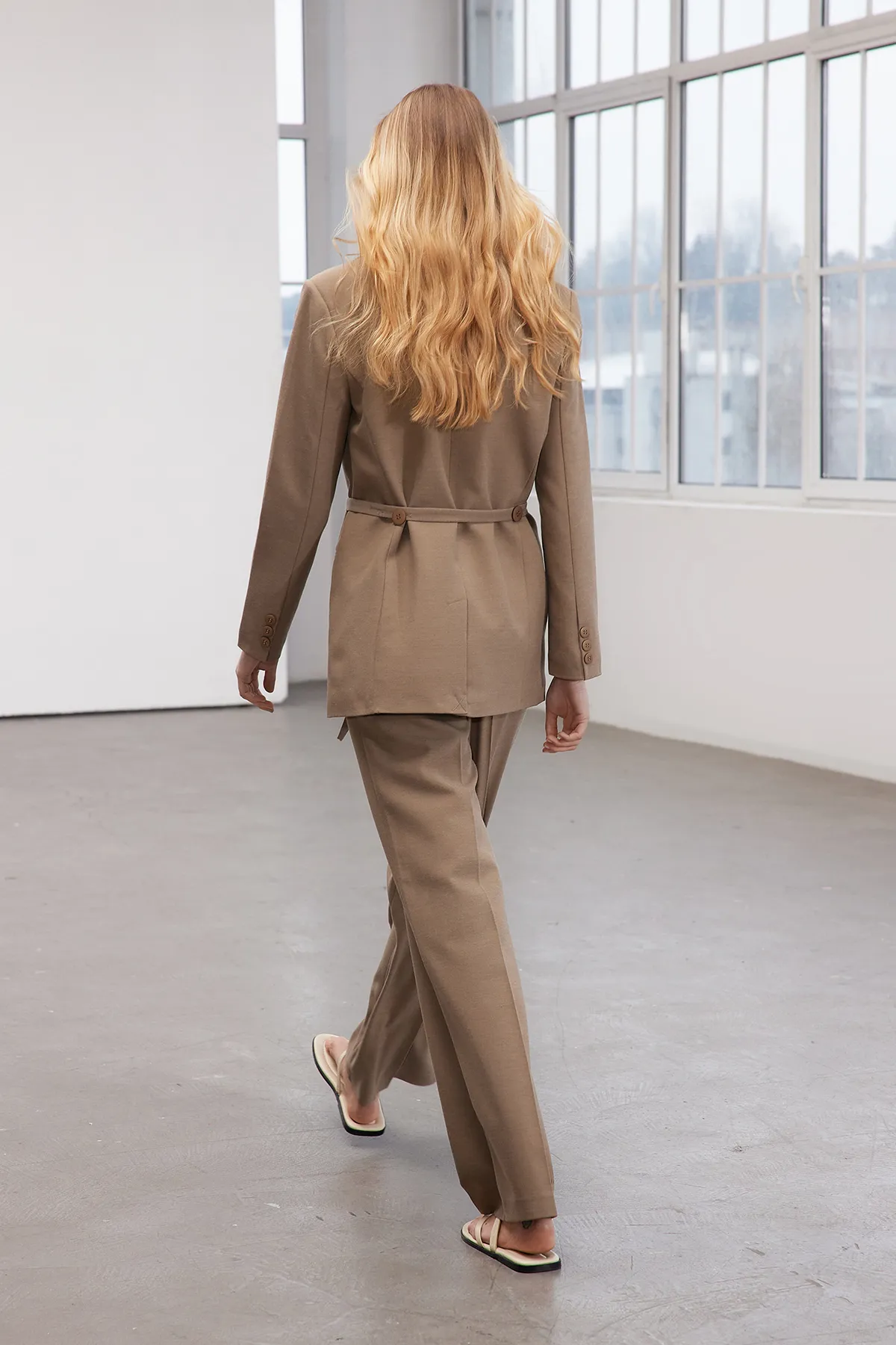 Trendyol Collection  Steingewebte Hose in limitierter Auflage TWOSS24PL00105
