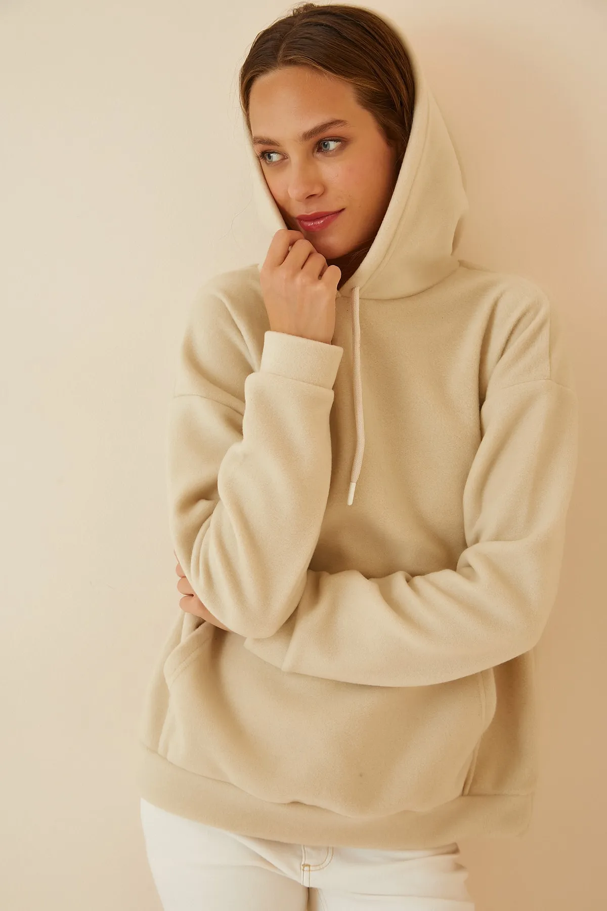 Happiness İstanbul  Cremefarbenes Winter-Fleece-Sweatshirt mit Kapuze für Damen ZV00047