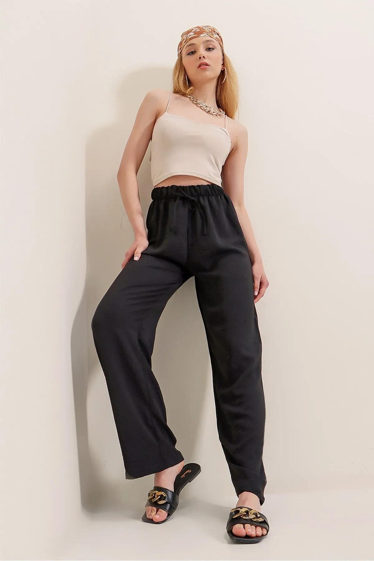 HAKKE  Schwarze Ayrobin-Hose