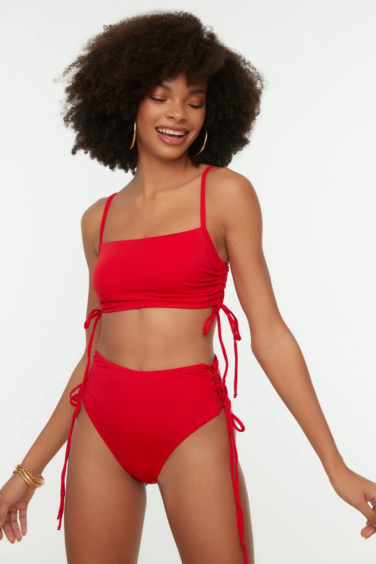 Trendyol Collection  Rote Paspelierung, hohe Taille, Hipster-Bikinihose TBESS22BA0044