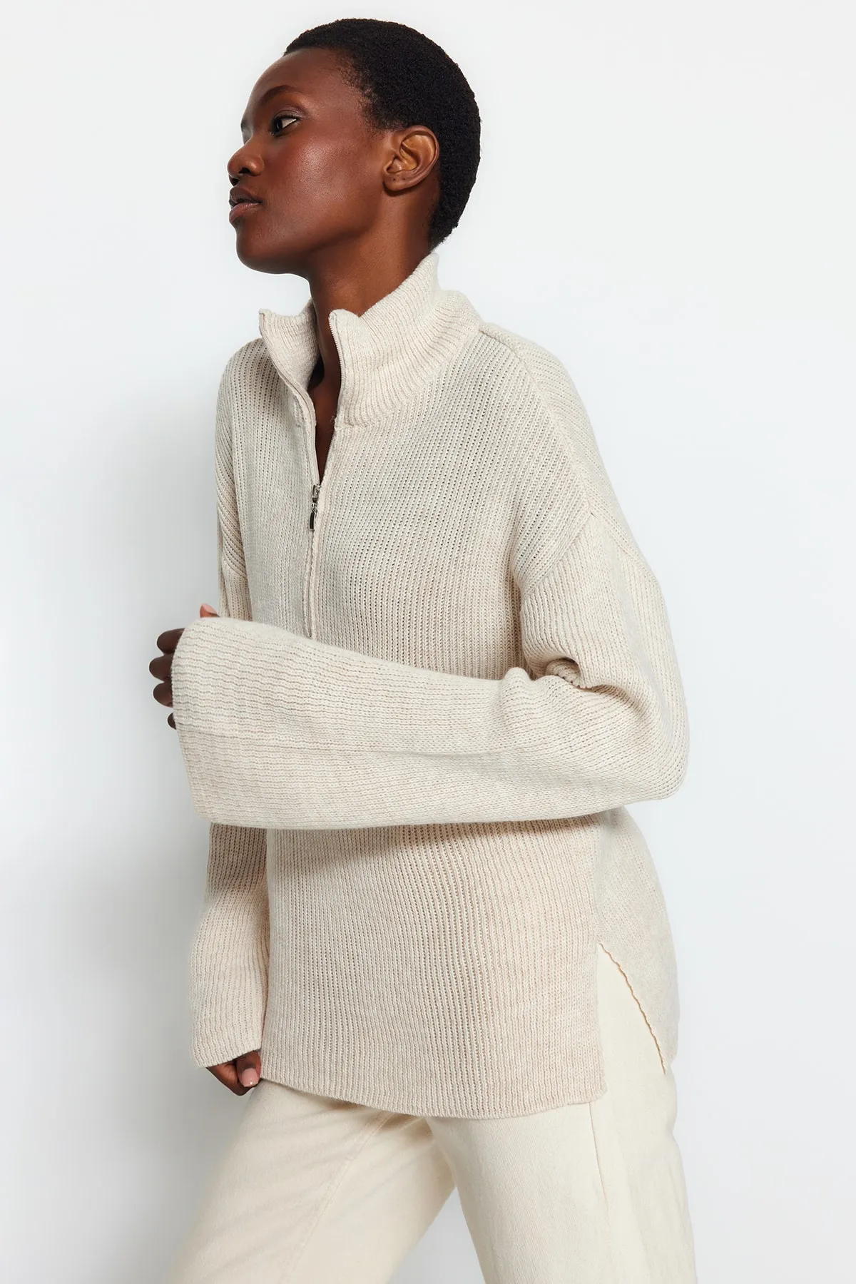 Trendyol Collection  Stone Wide Pattern Strickpullover mit hohem Kragen und Reißverschluss TWOAW24KZ00507