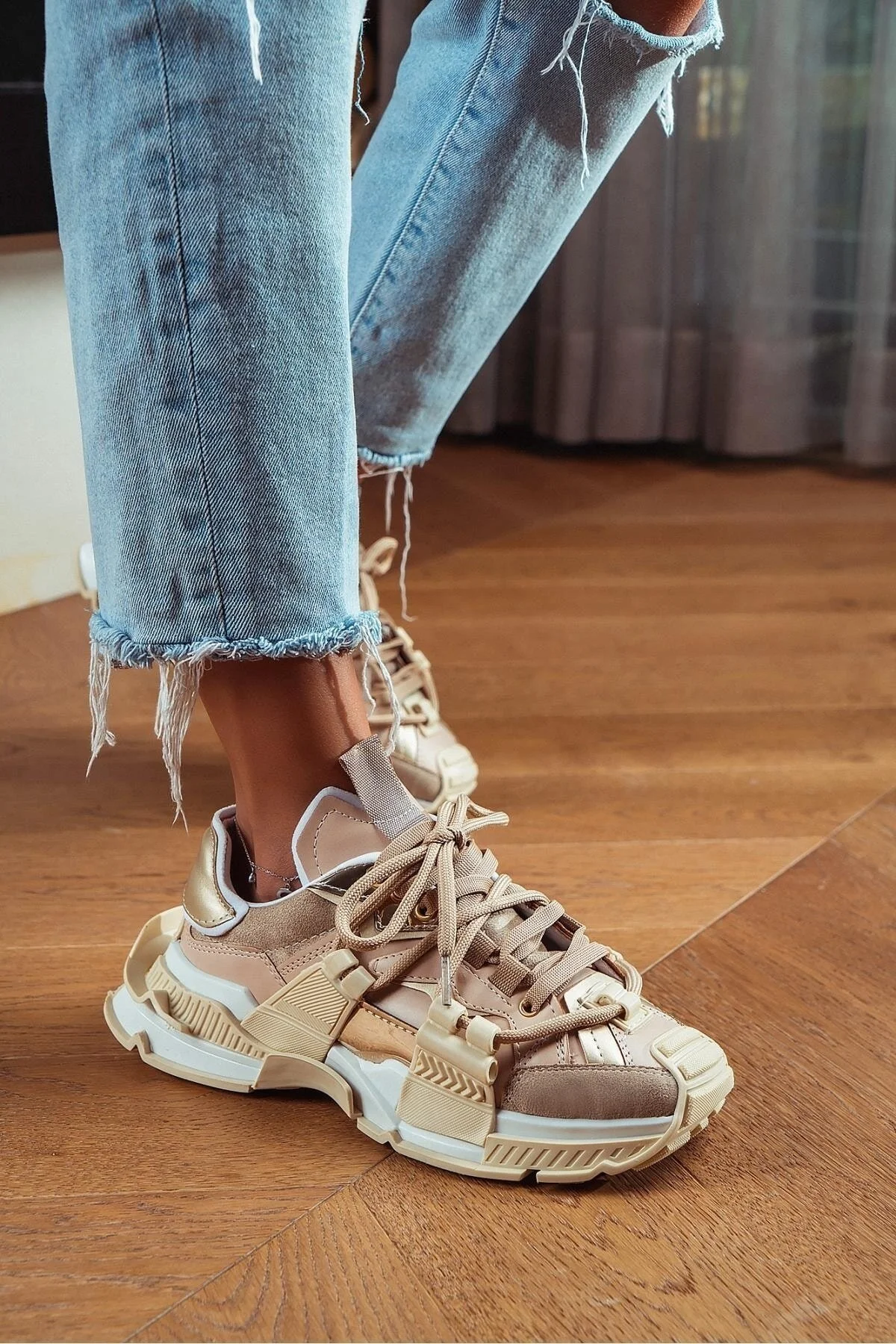 NİŞANTAŞI SHOES  Oslo Beige Matte Lace Detaillierte Damen-Sportschuhe mit dicker Sohle